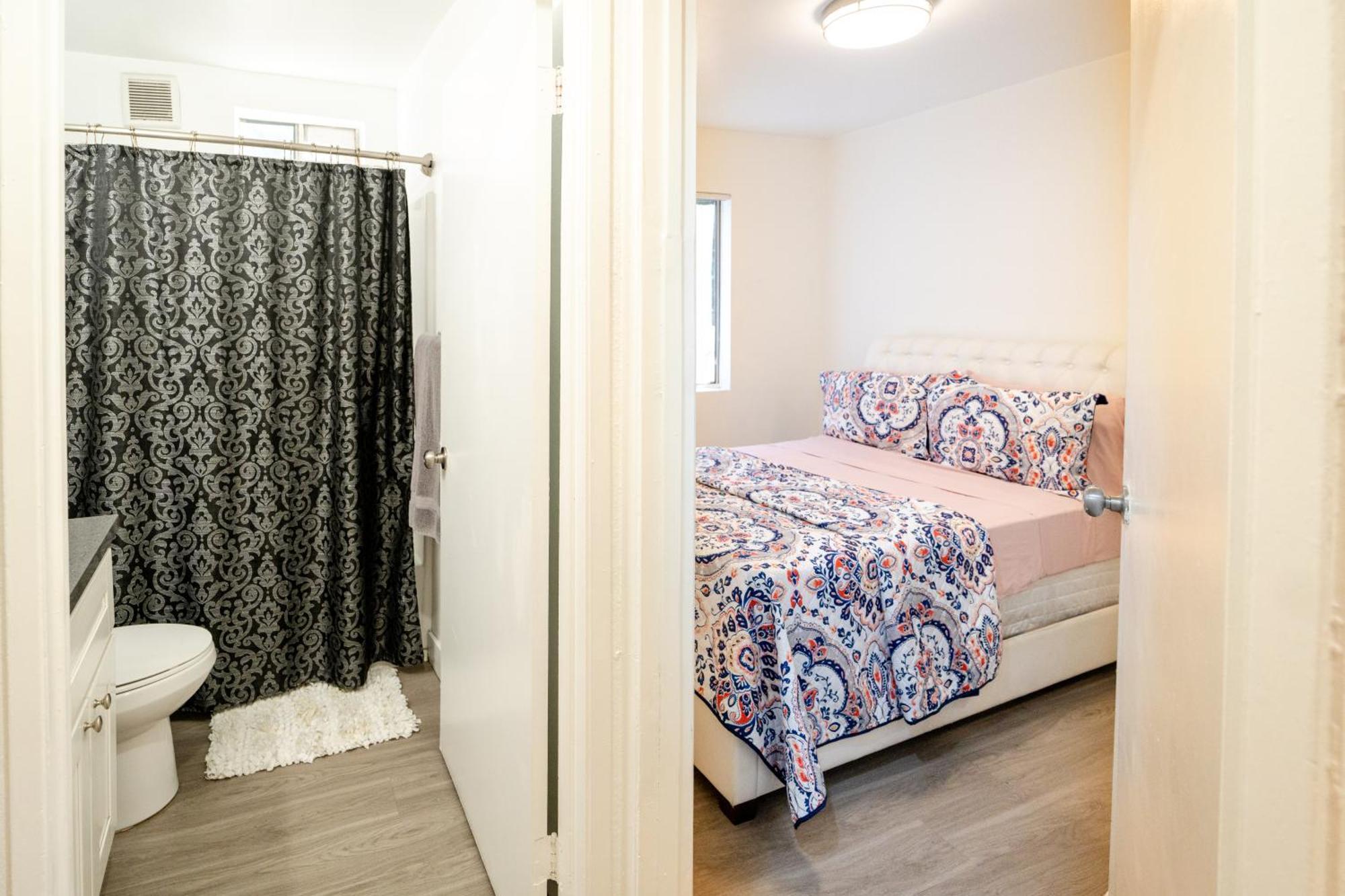 Cozy 2-bedroom With 1-bathroom Ideal For Small Group In Koretown * Los Angeles