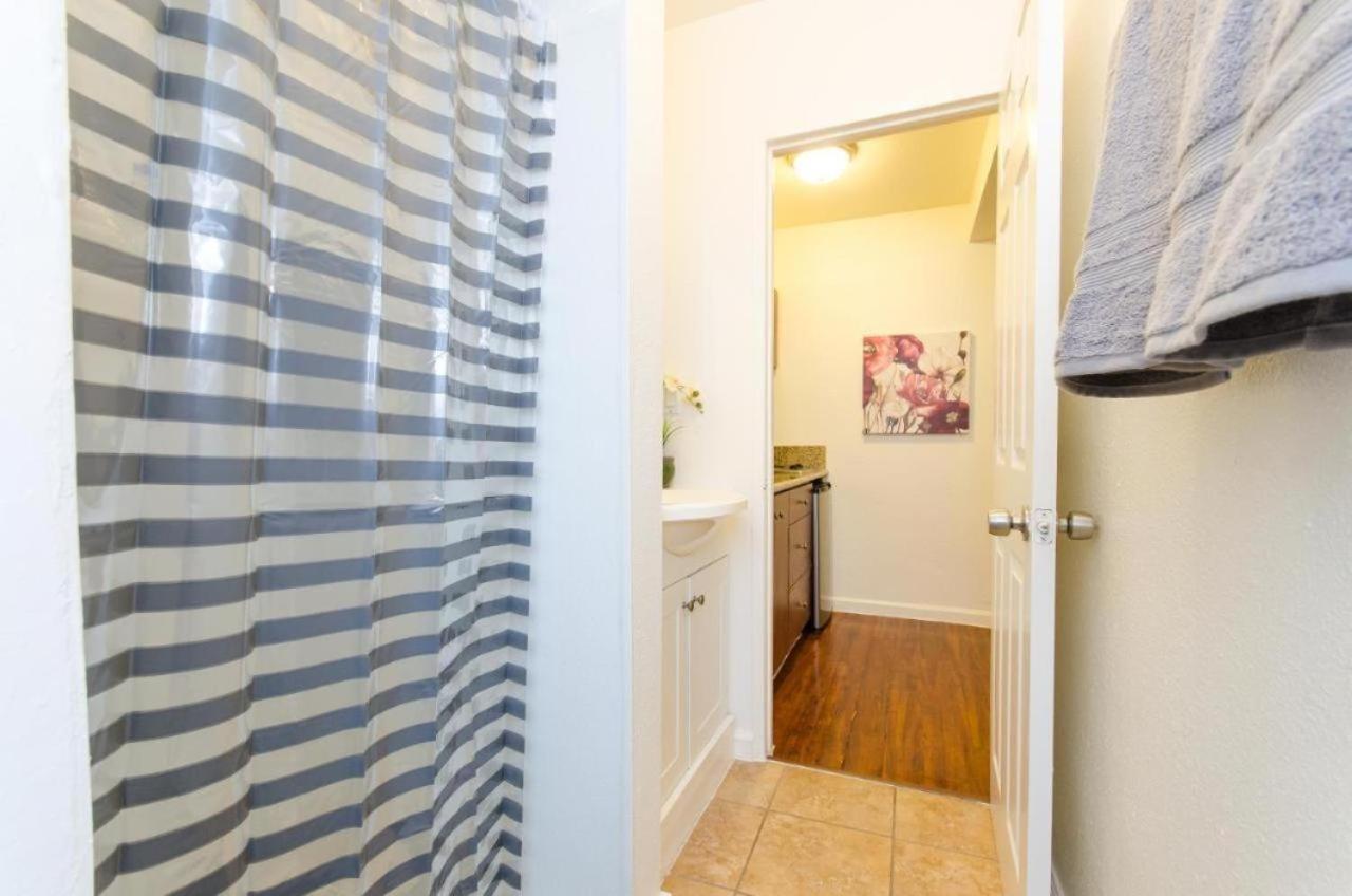 Snug Studio In The Heart Of Hollywood Apartment *
