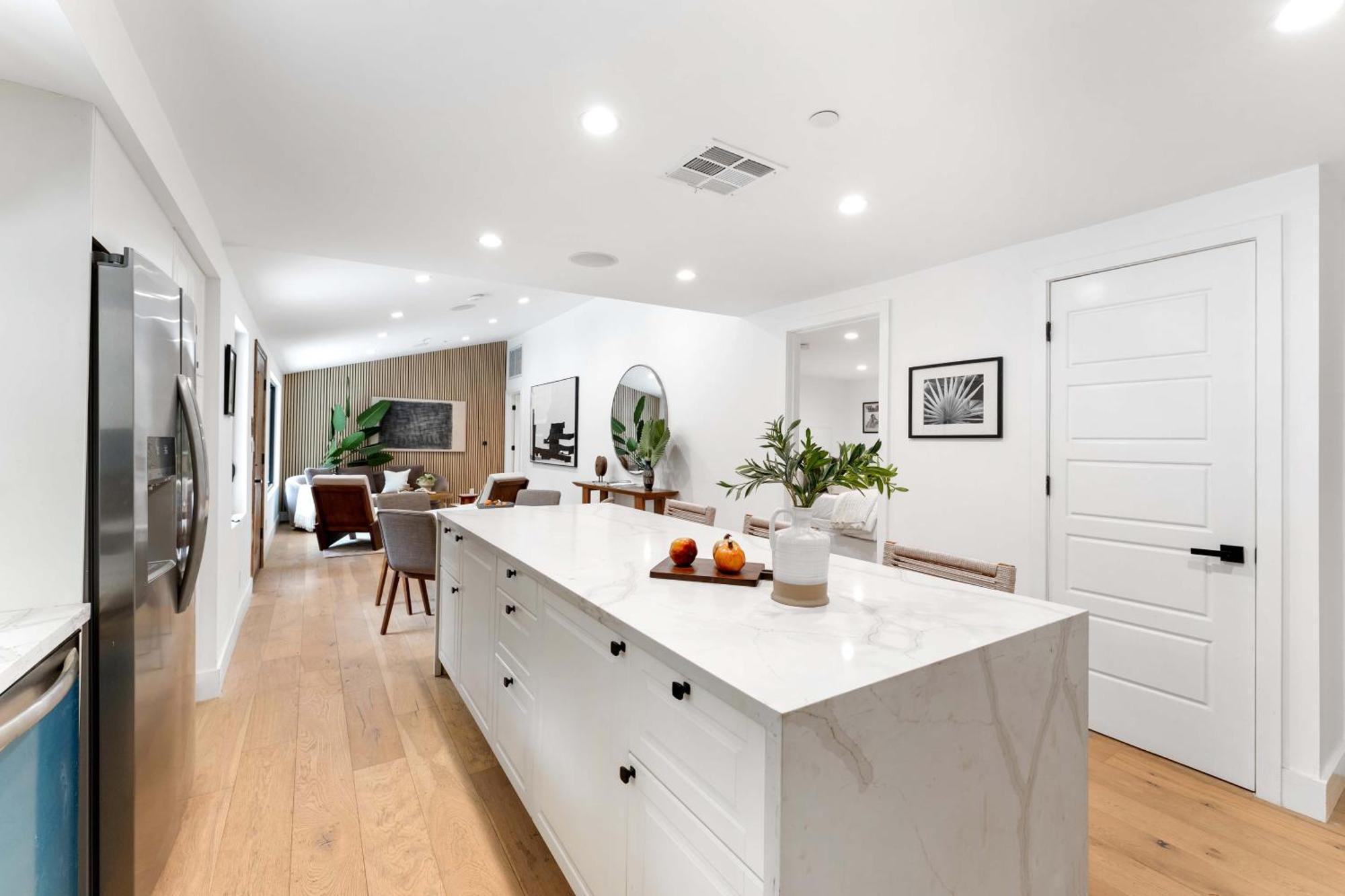 Luxury Living 3br House With Outdoor Space, Parking *