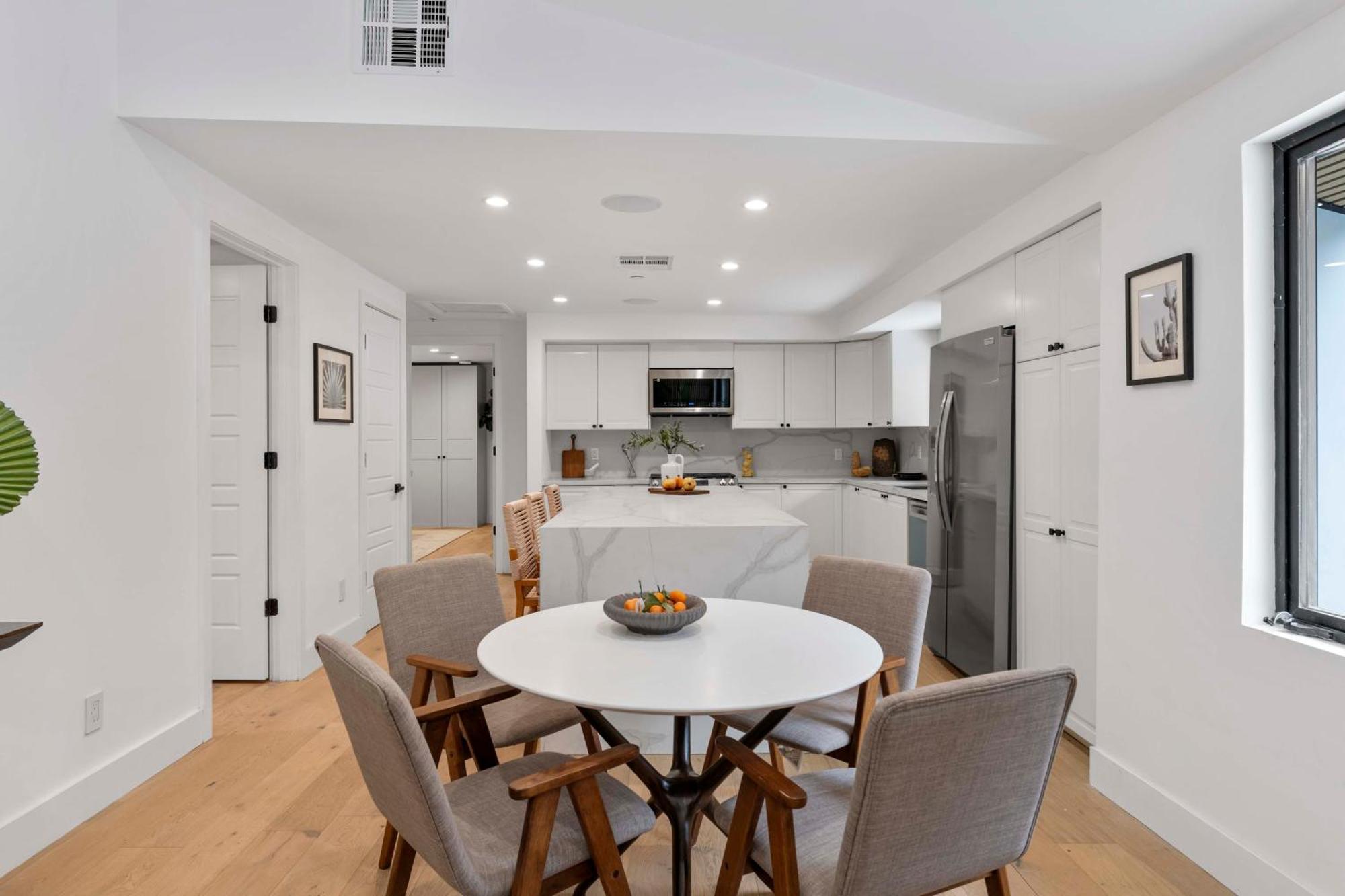 Luxury Living 3br House With Outdoor Space, Parking Holiday home