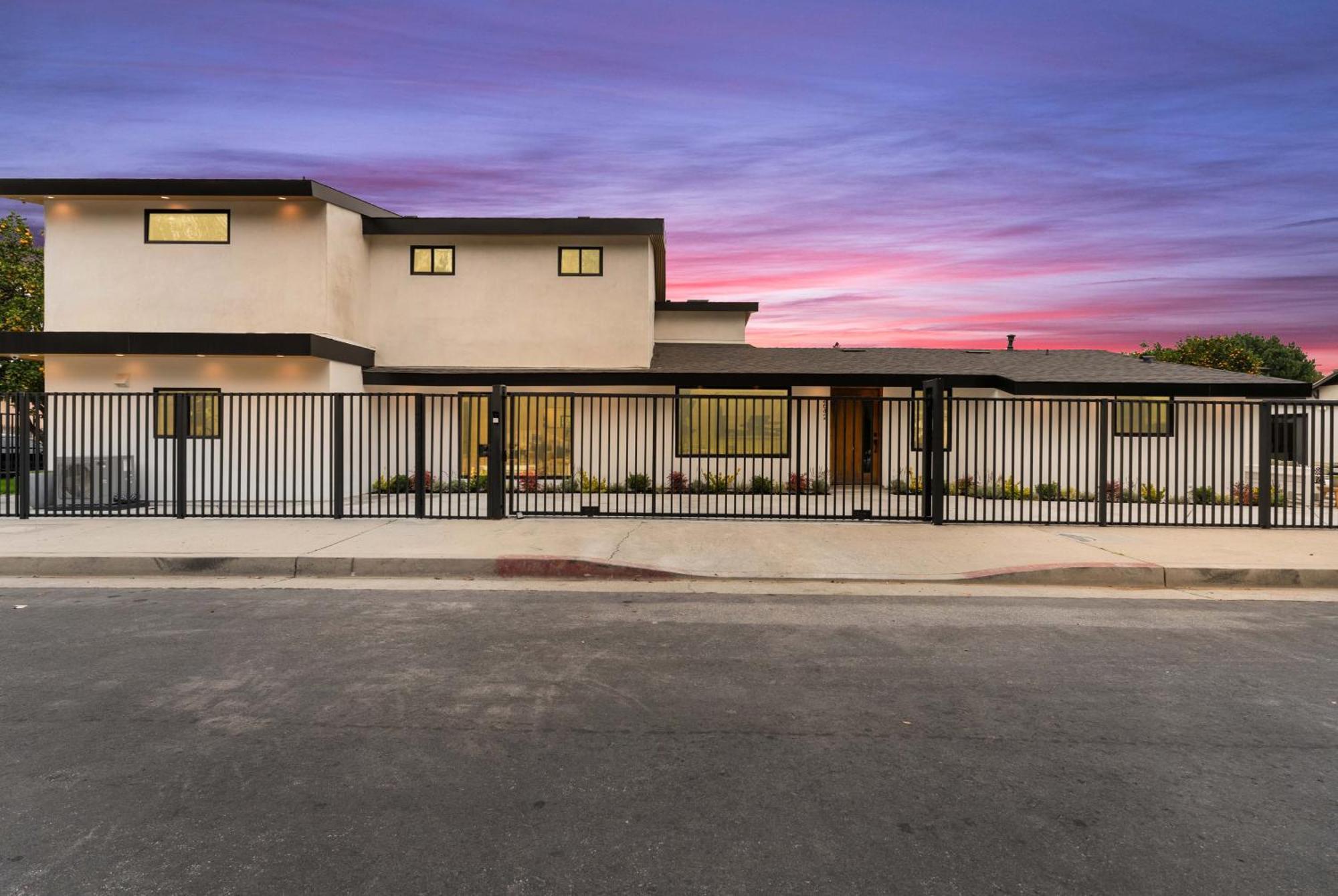 Casa de férias Luxury Living 3br House With Outdoor Space, Parking