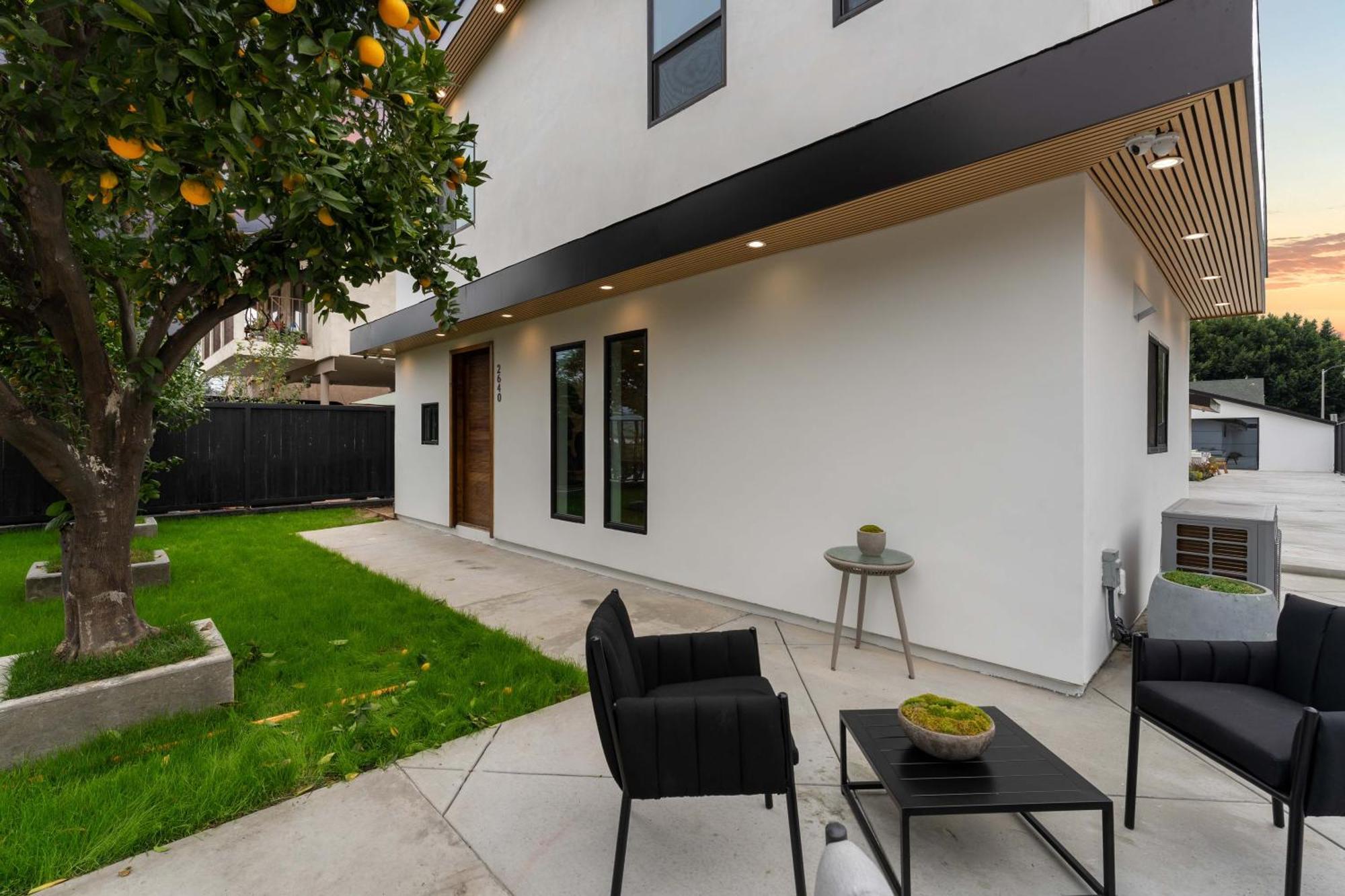 Luxury Living 3br House With Outdoor Space, Parking *
