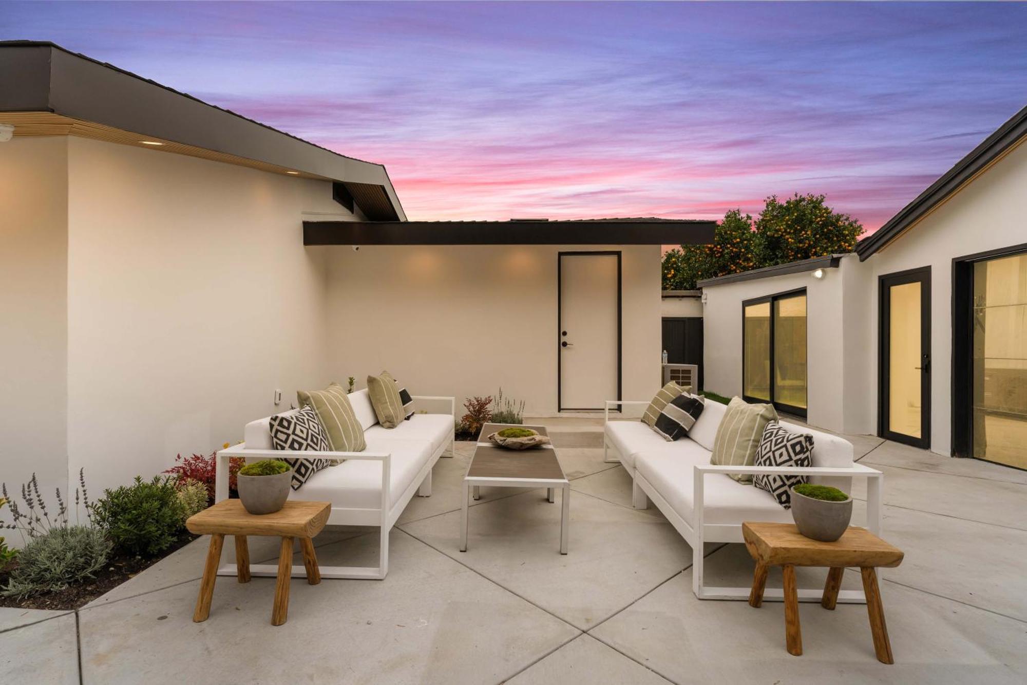 Luxury Living 3br House With Outdoor Space, Parking *