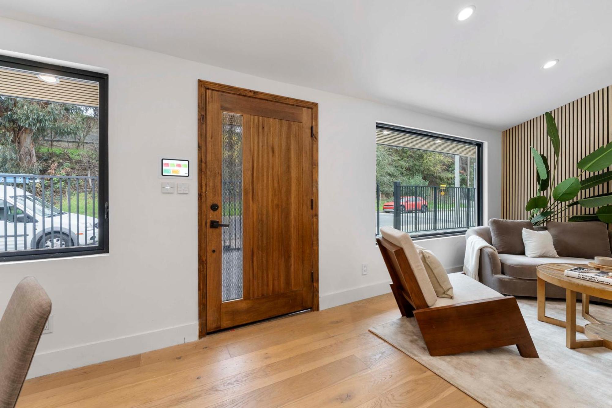 Luxury Living 3br House With Outdoor Space, Parking Los Angeles