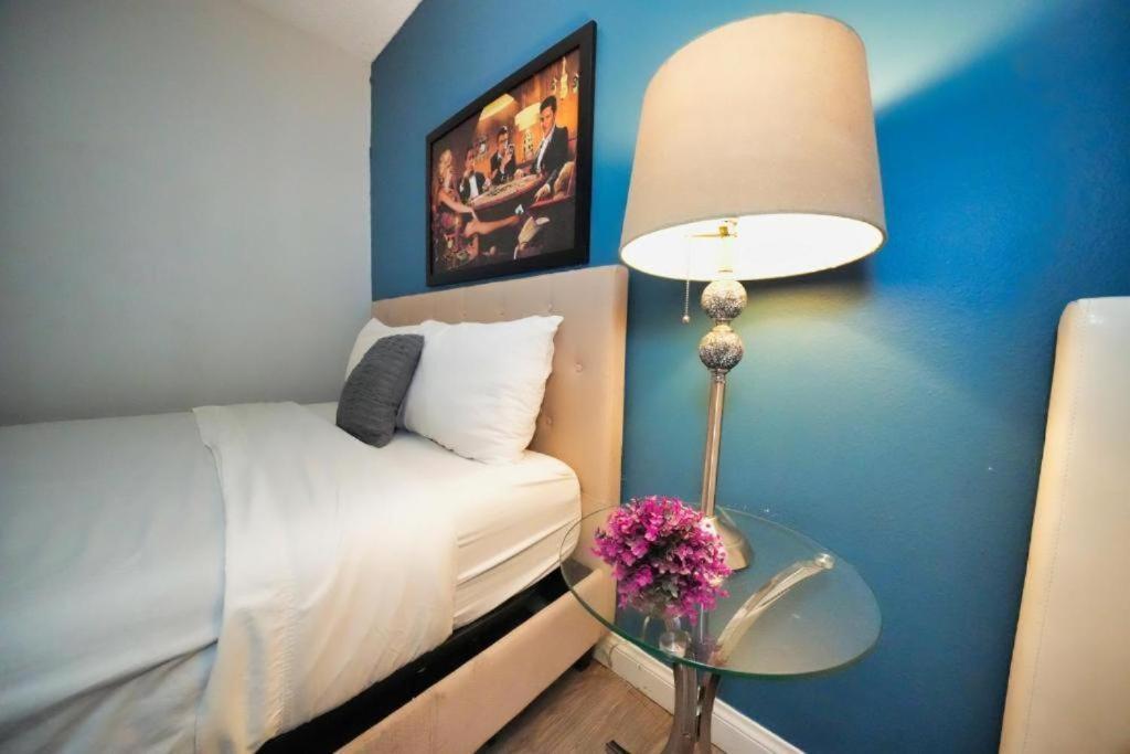 Elegant Hollywood With Balcony & Pool * Los Angeles