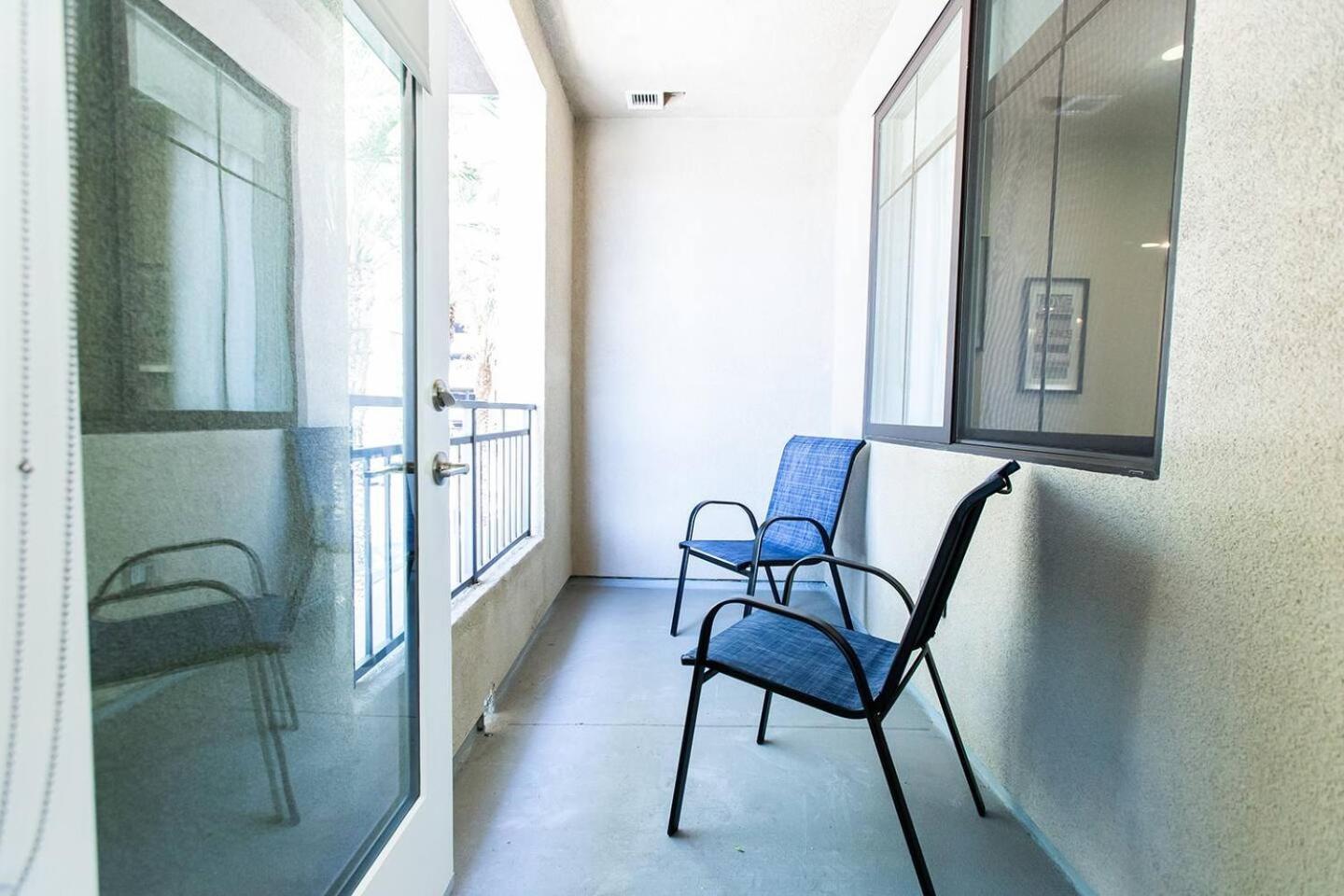 Apartment Spacious 22, Wi-fi, Pool, Hot Tub, 24hr Gym Los Angeles