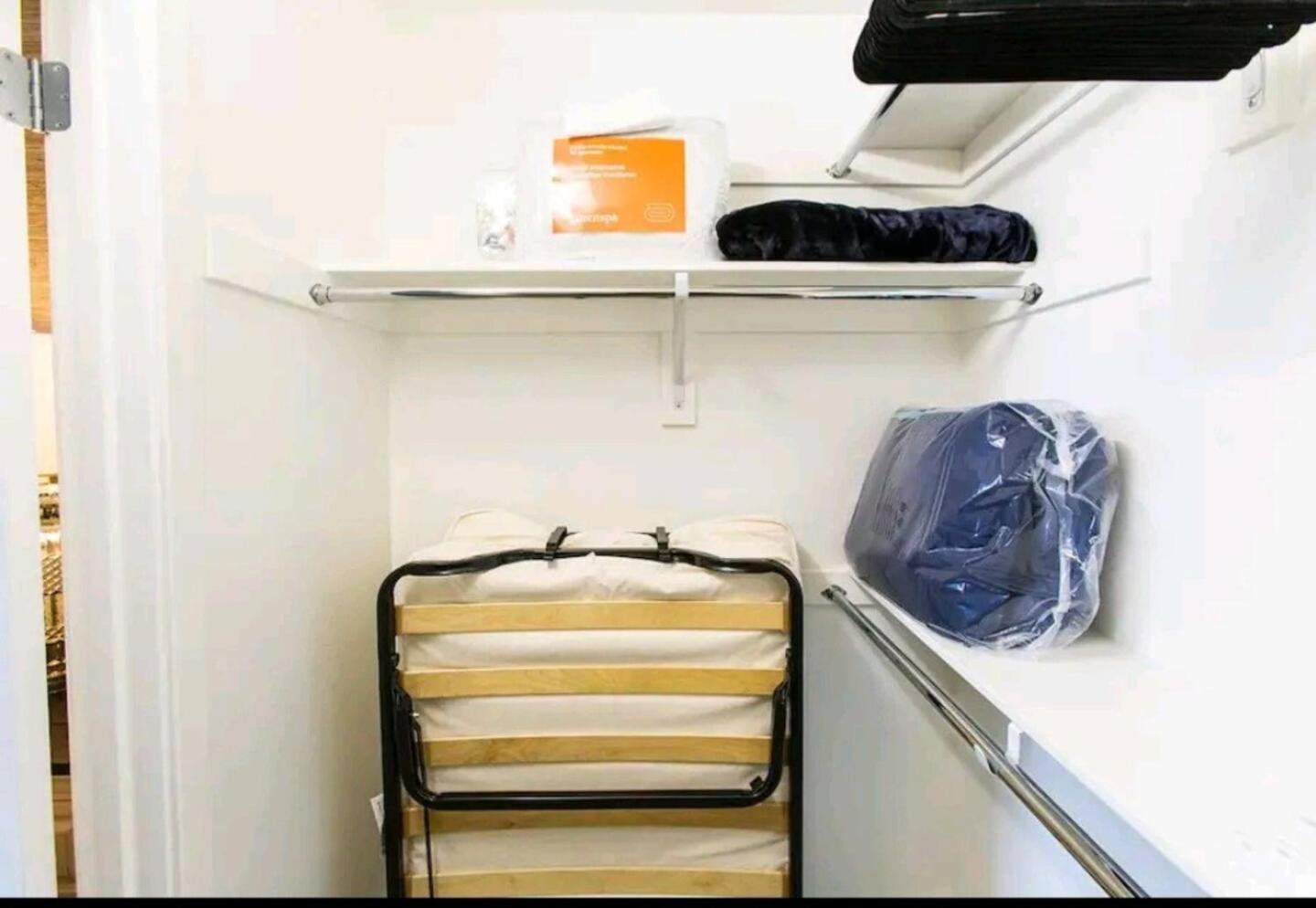 Spacious 22, Wi-fi, Pool, Hot Tub, 24hr Gym
