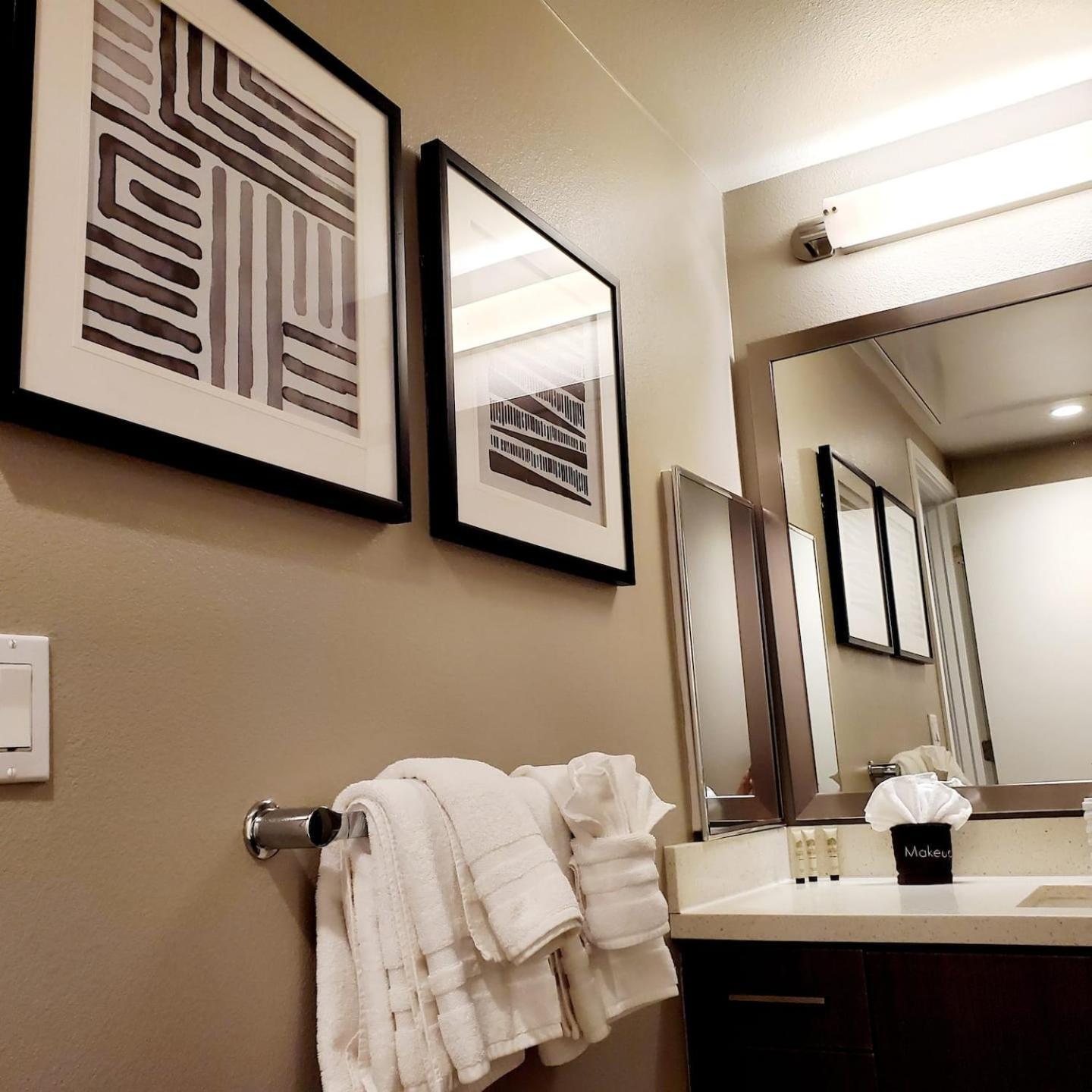 Apartment Spacious 22, Wi-fi, Pool, Hot Tub, 24hr Gym Los Angeles