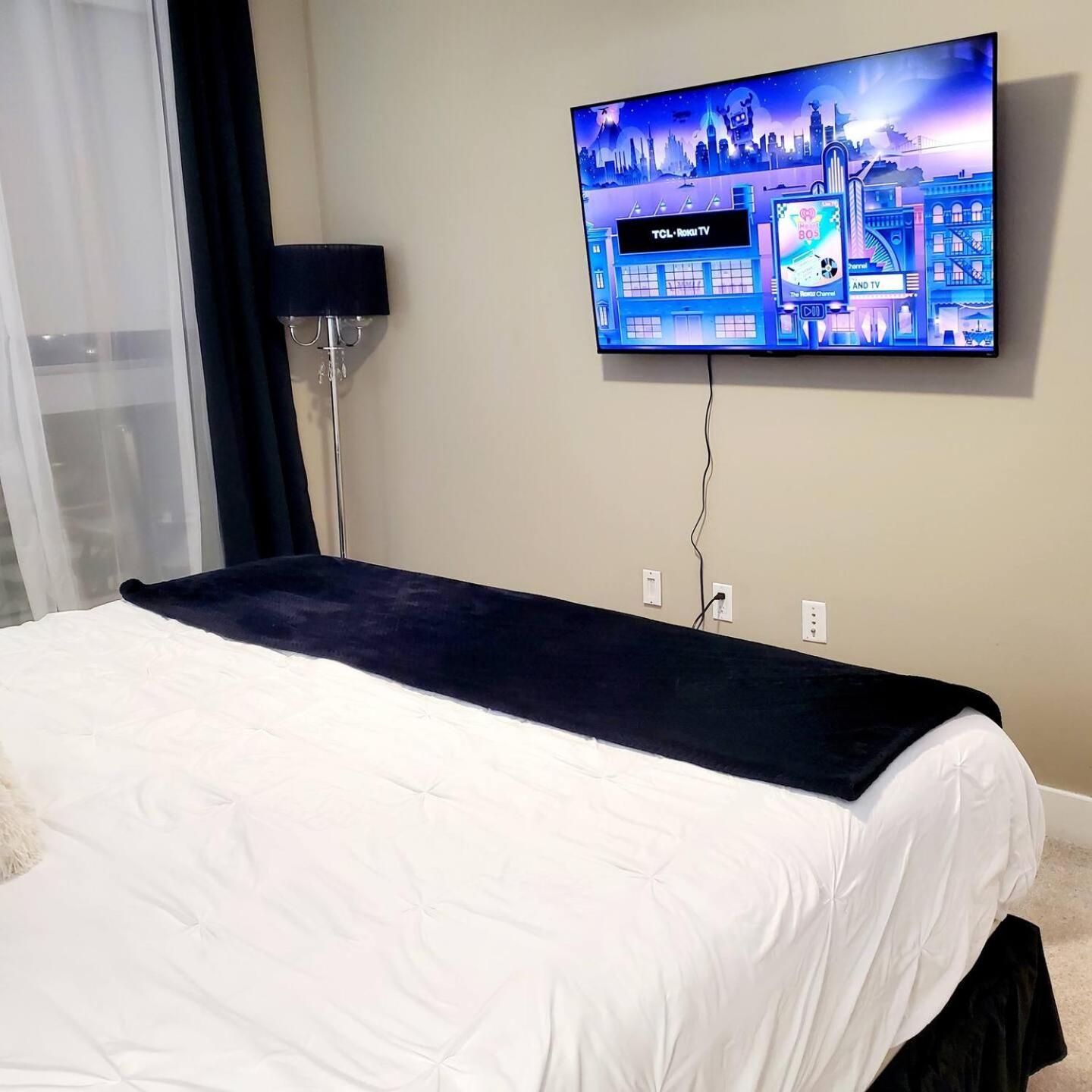 Apartment Spacious 22, Wi-fi, Pool, Hot Tub, 24hr Gym Los Angeles