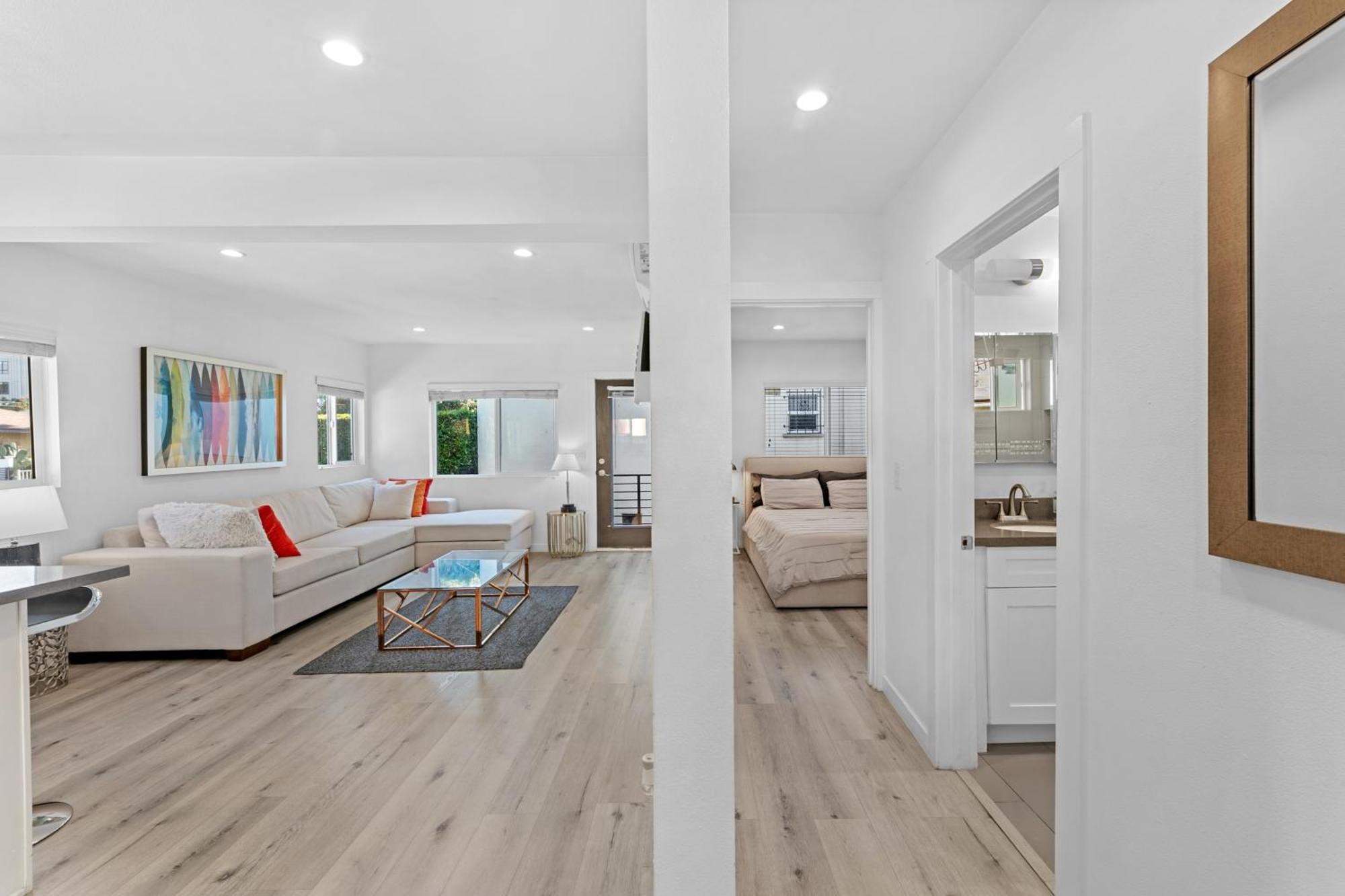 Muirfield Chic With Parking * Los Angeles
