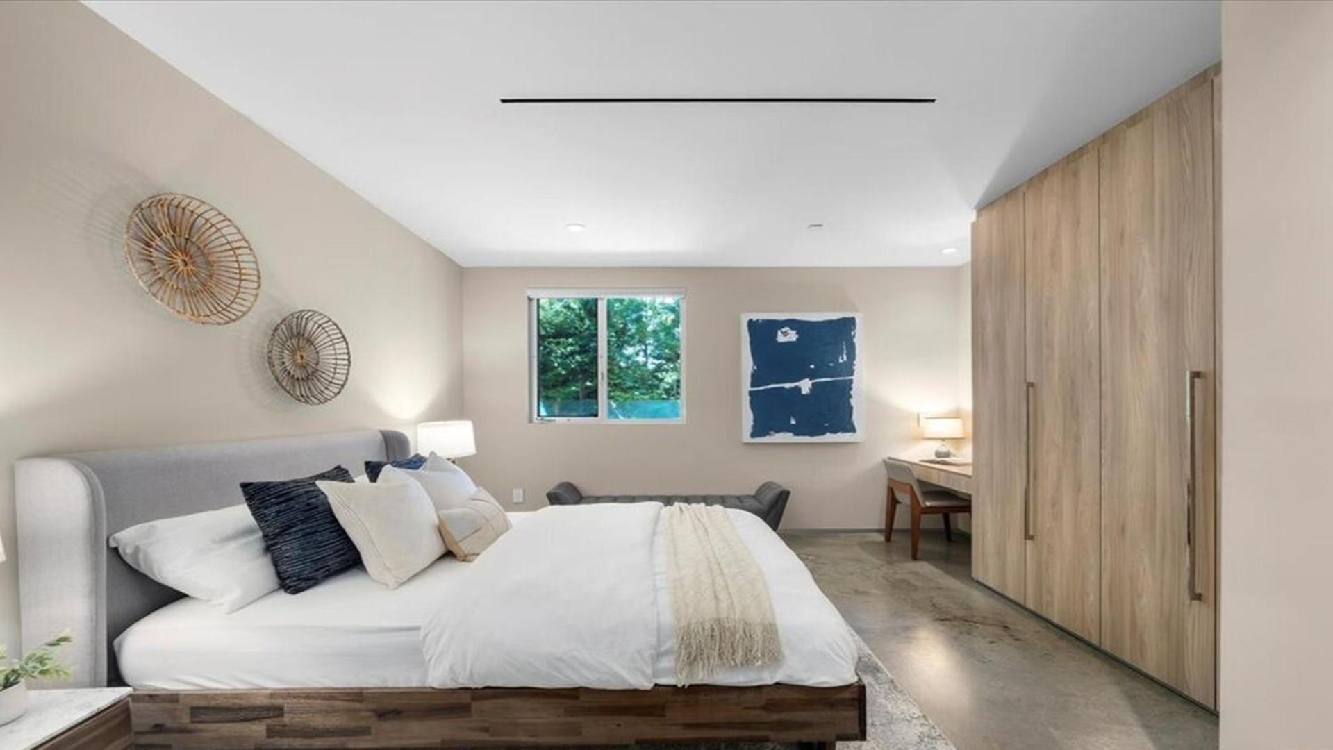 Exquisite Venice Three Bedrooms Marvel Apartment