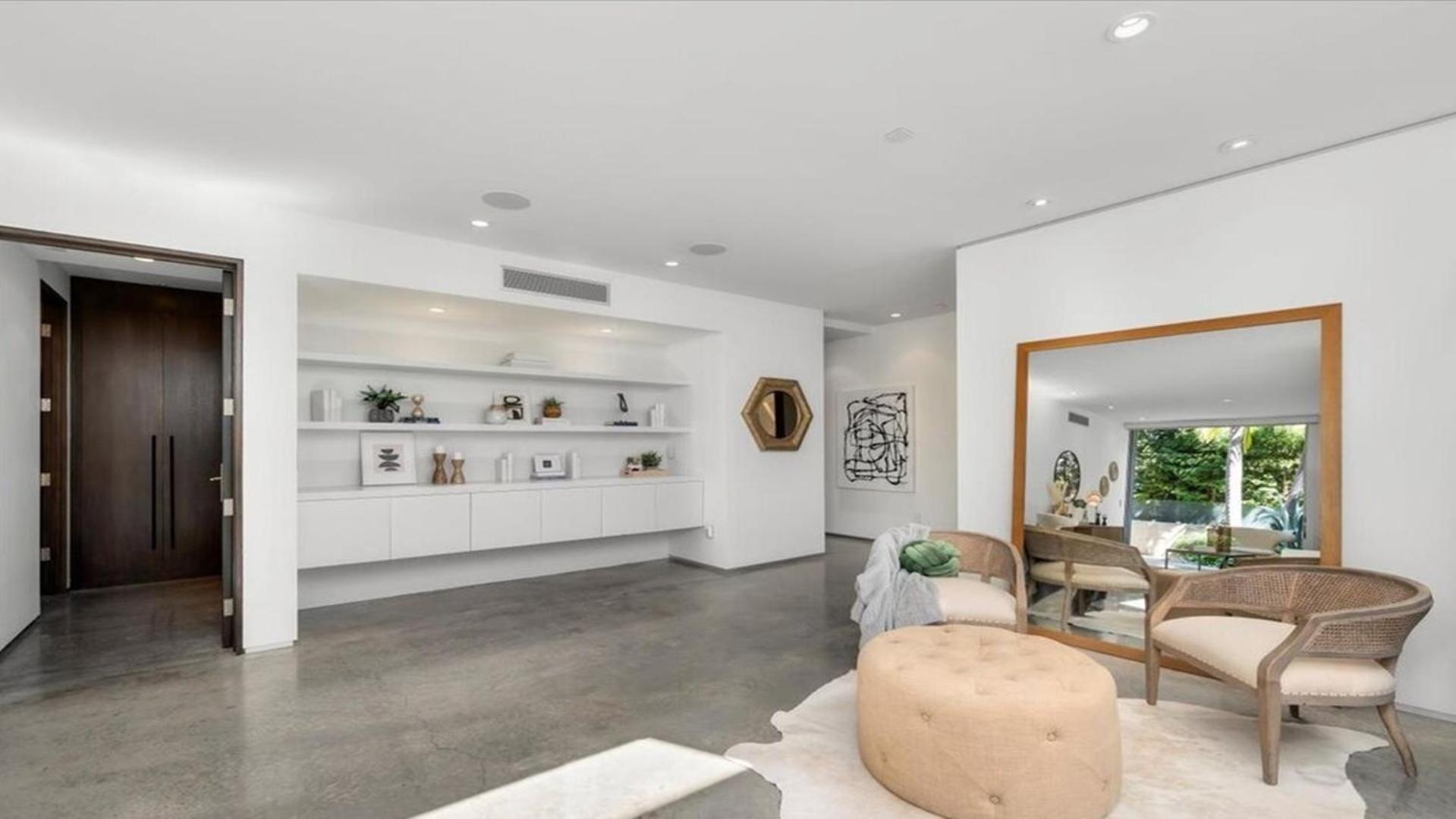 Exquisite Venice Three Bedrooms Marvel *