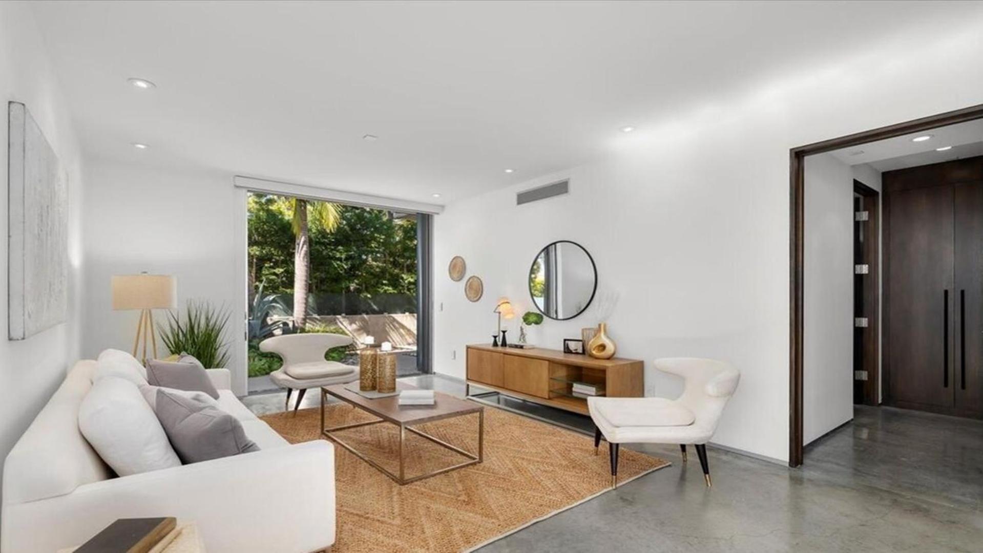 Exquisite Venice Three Bedrooms Marvel *
