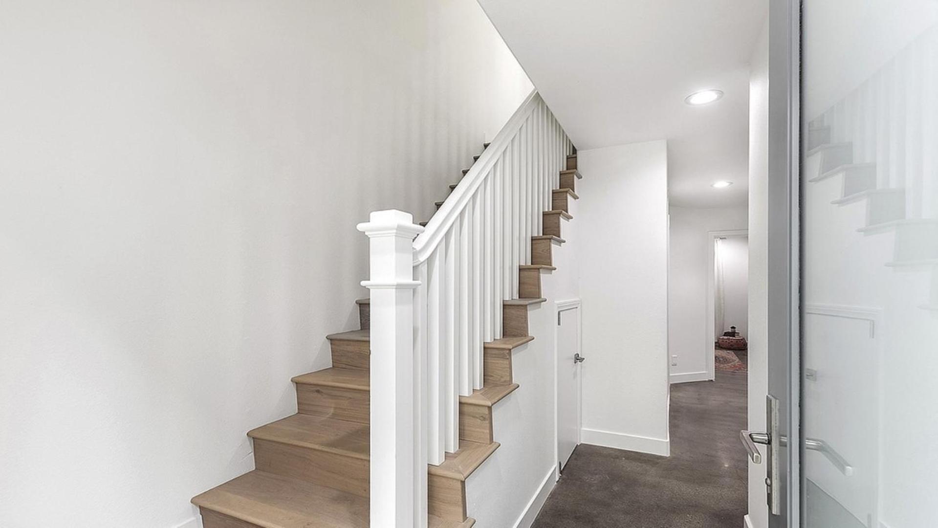 Private Rooftop 3 Bedrooms Remodeled Townhome