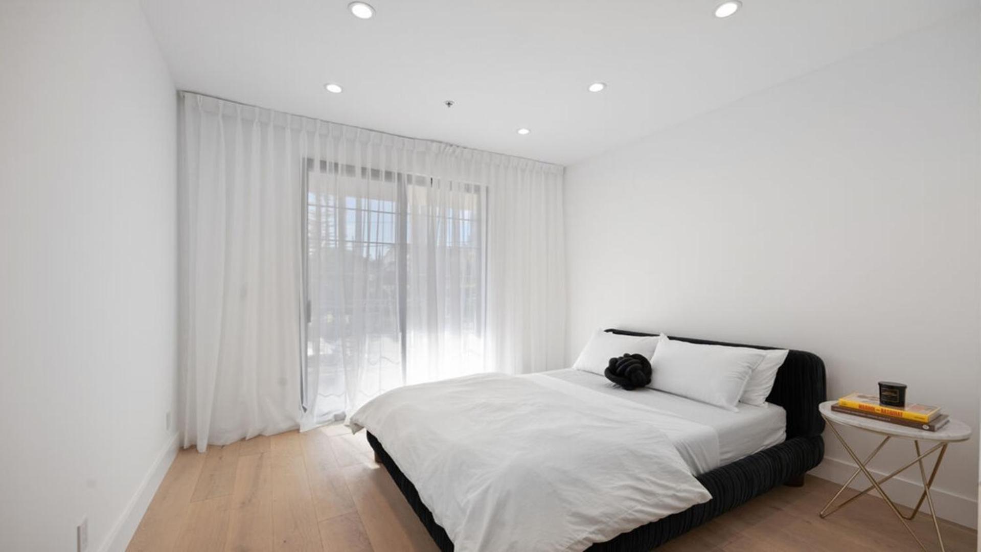 Apartment Three Bedrooms Opulent Super Luxurious Town House *