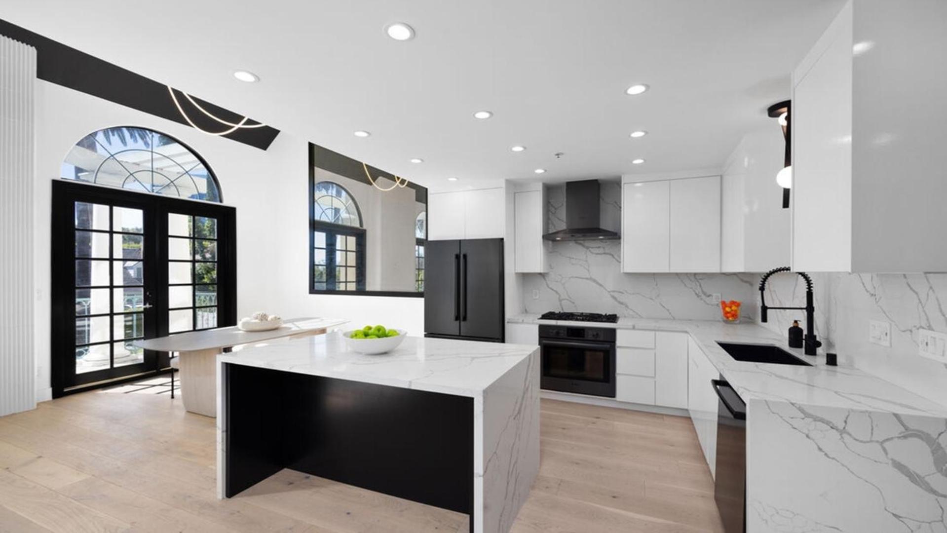 Three Bedrooms Opulent Super Luxurious Town House * Los Angeles