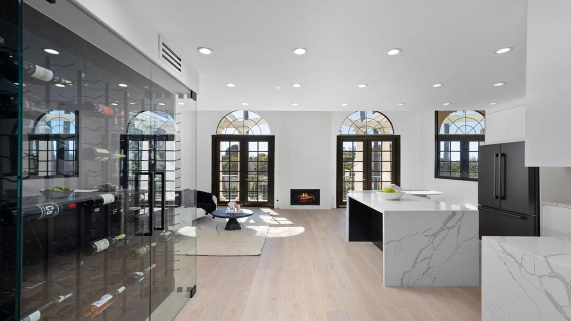 Three Bedrooms Opulent Super Luxurious Town House