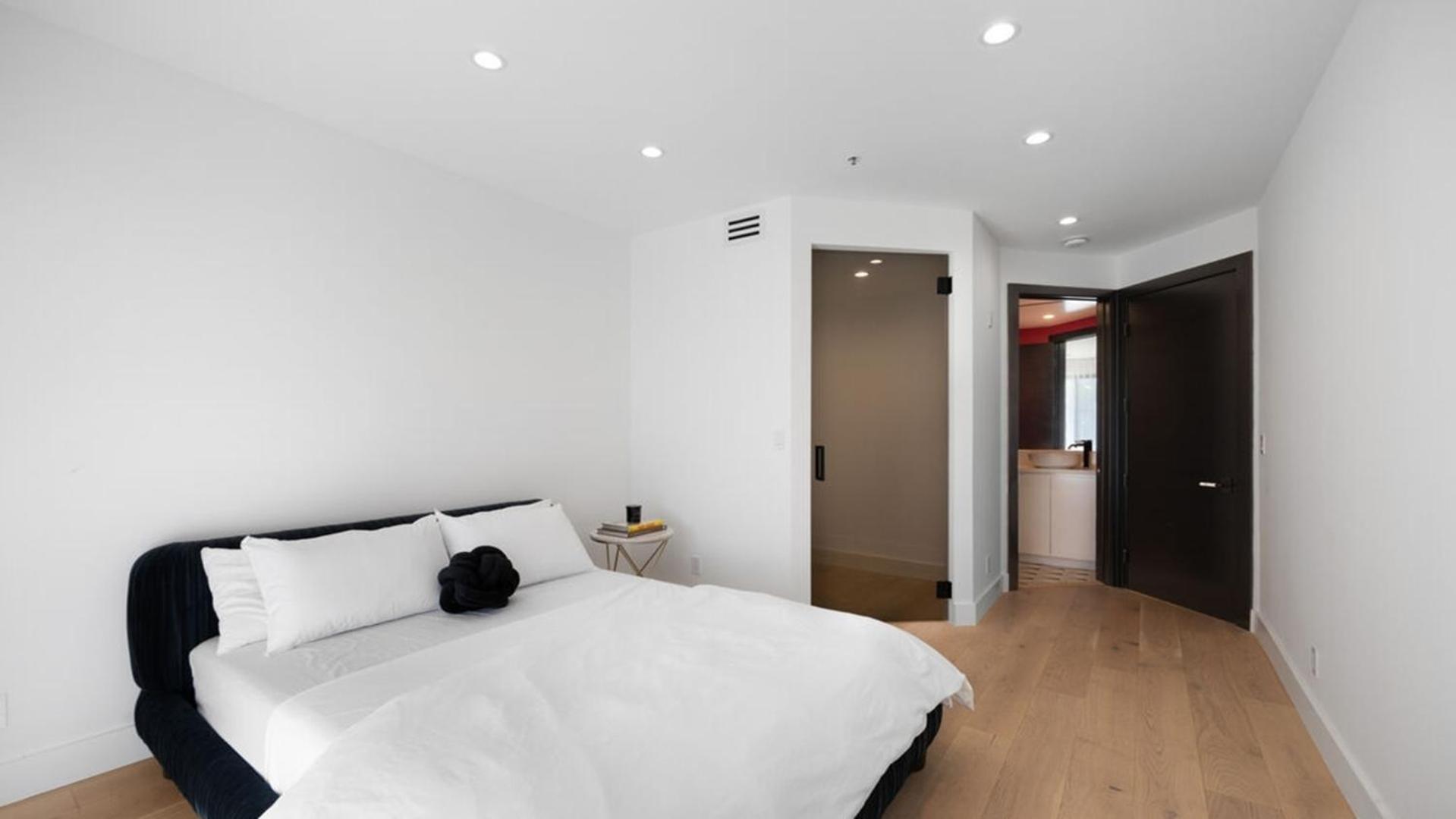Three Bedrooms Opulent Super Luxurious Town House