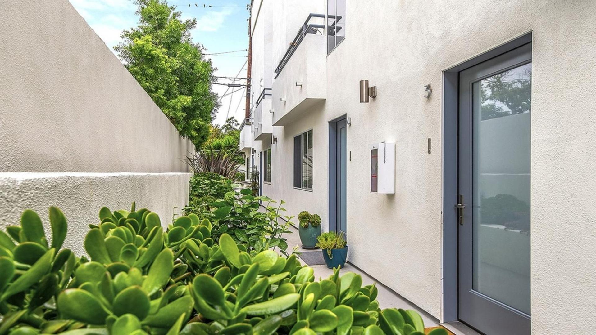 Private Rooftop 3 Bedrooms Remodeled Townhome Los Angeles