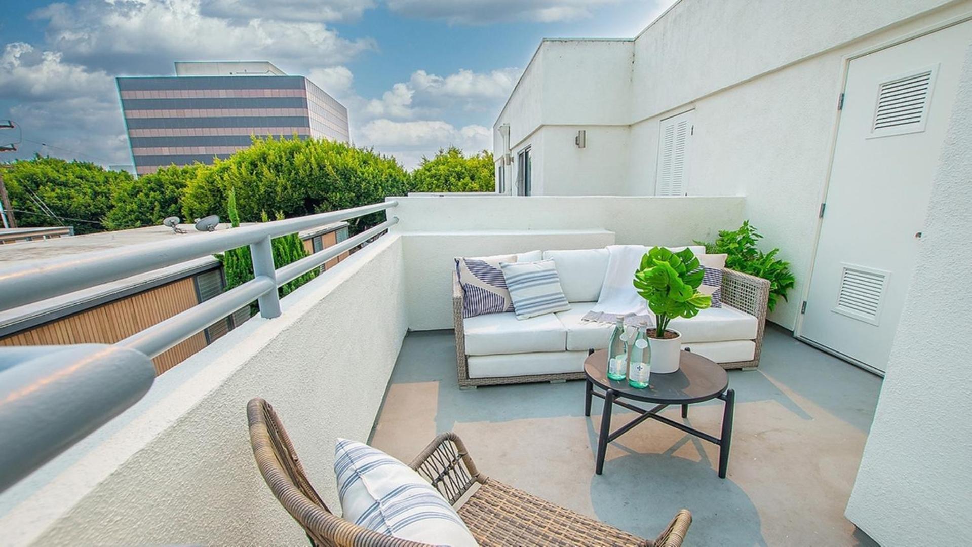 Private Rooftop 3 Bedrooms Remodeled Townhome Apartment Los Angeles