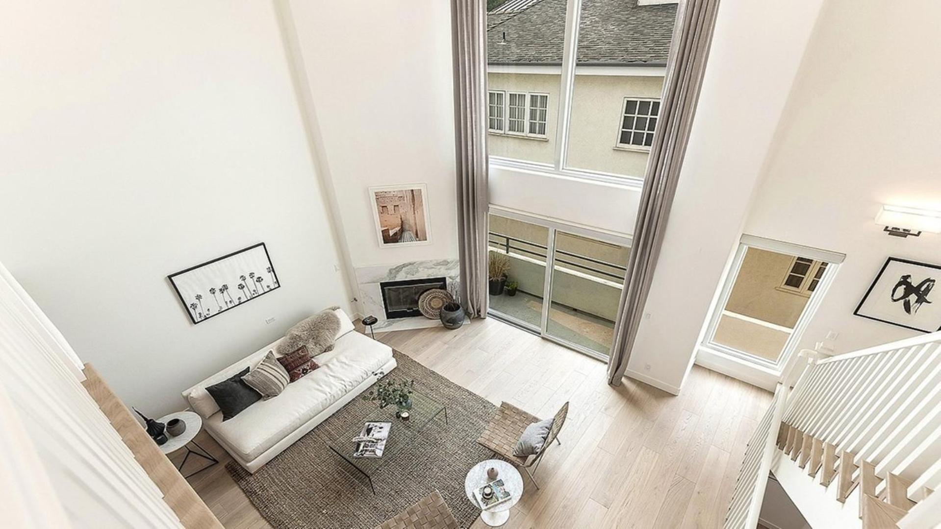 Private Rooftop 3 Bedrooms Remodeled Townhome