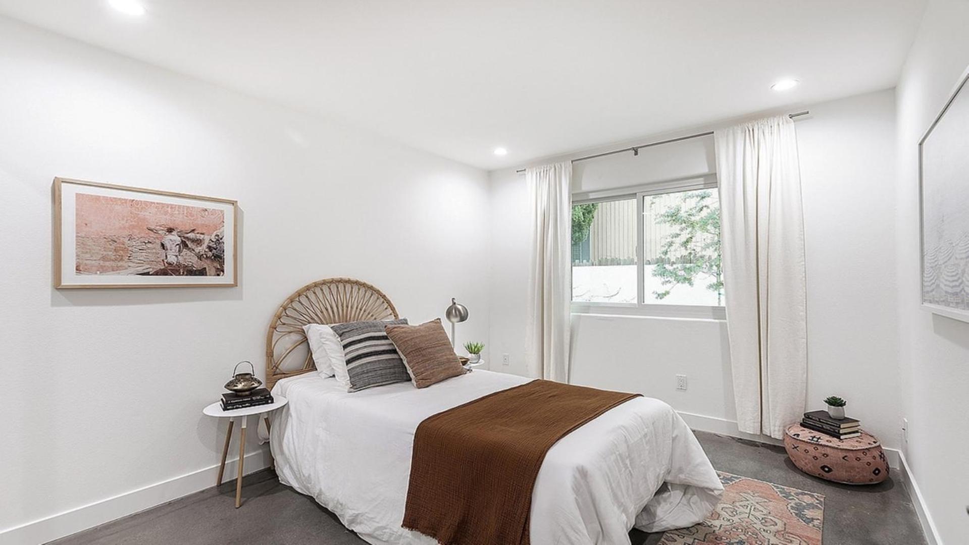 Private Rooftop 3 Bedrooms Remodeled Townhome Apartment