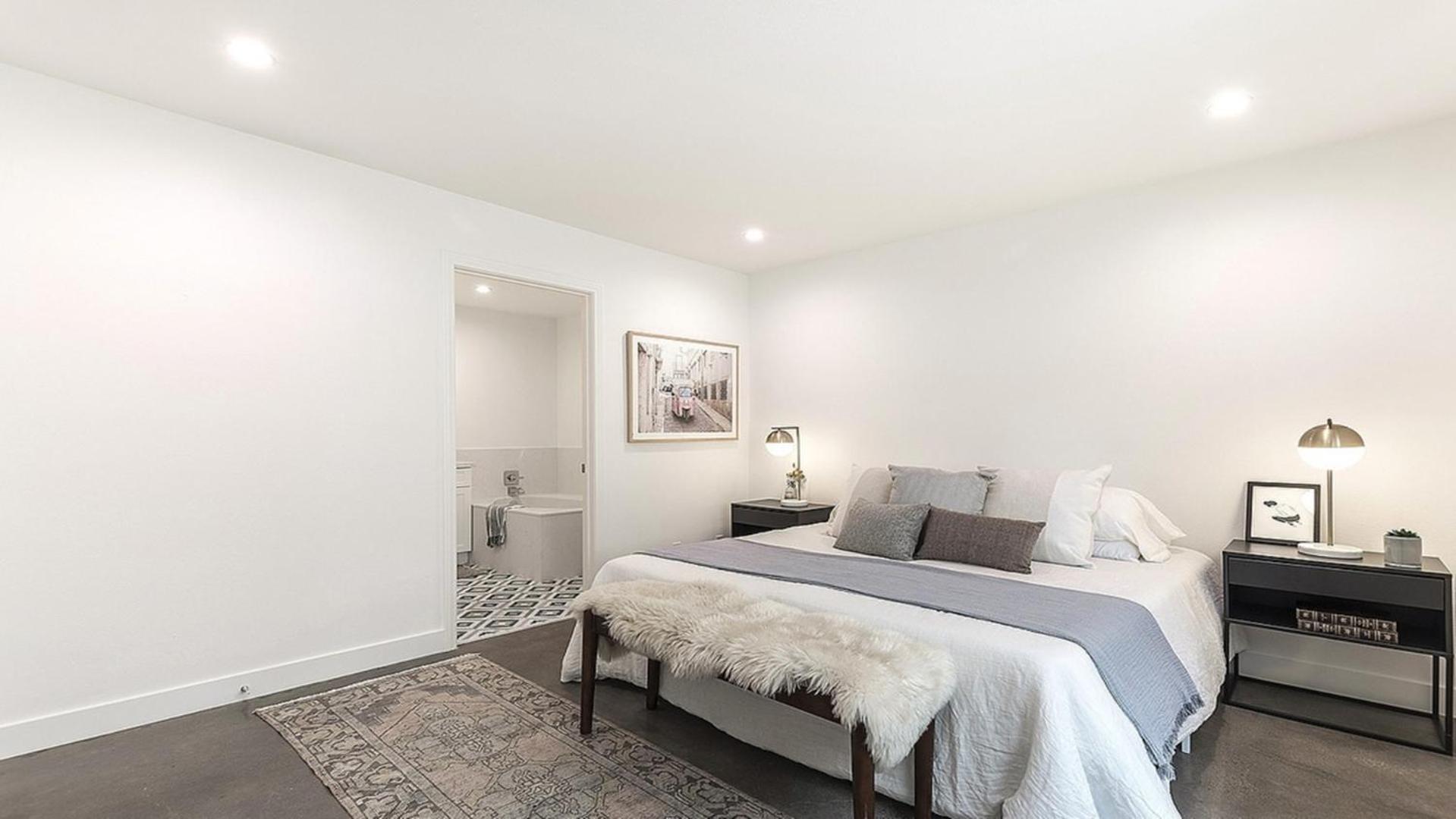 Private Rooftop 3 Bedrooms Remodeled Townhome *