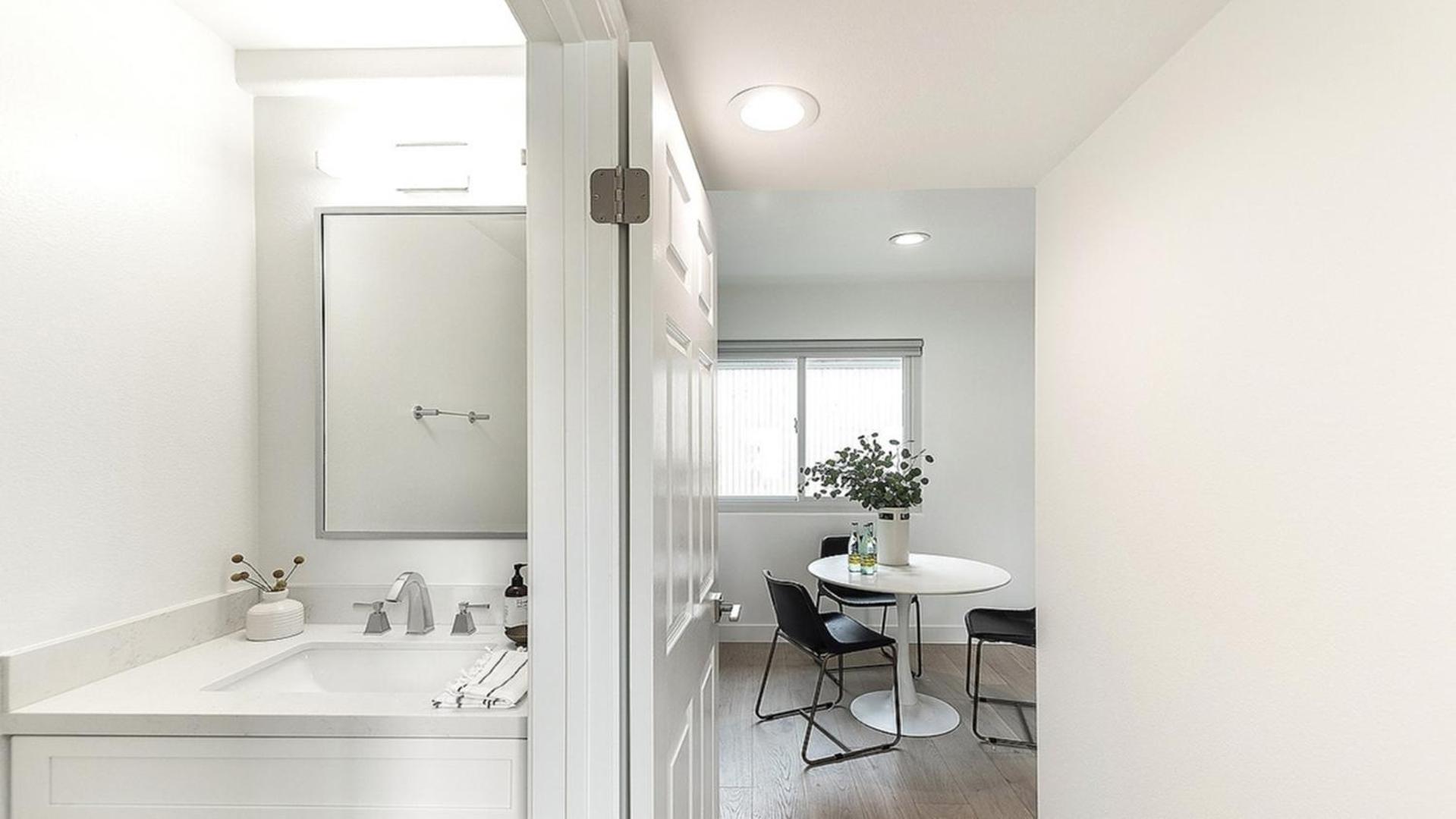 Private Rooftop 3 Bedrooms Remodeled Townhome * Los Angeles