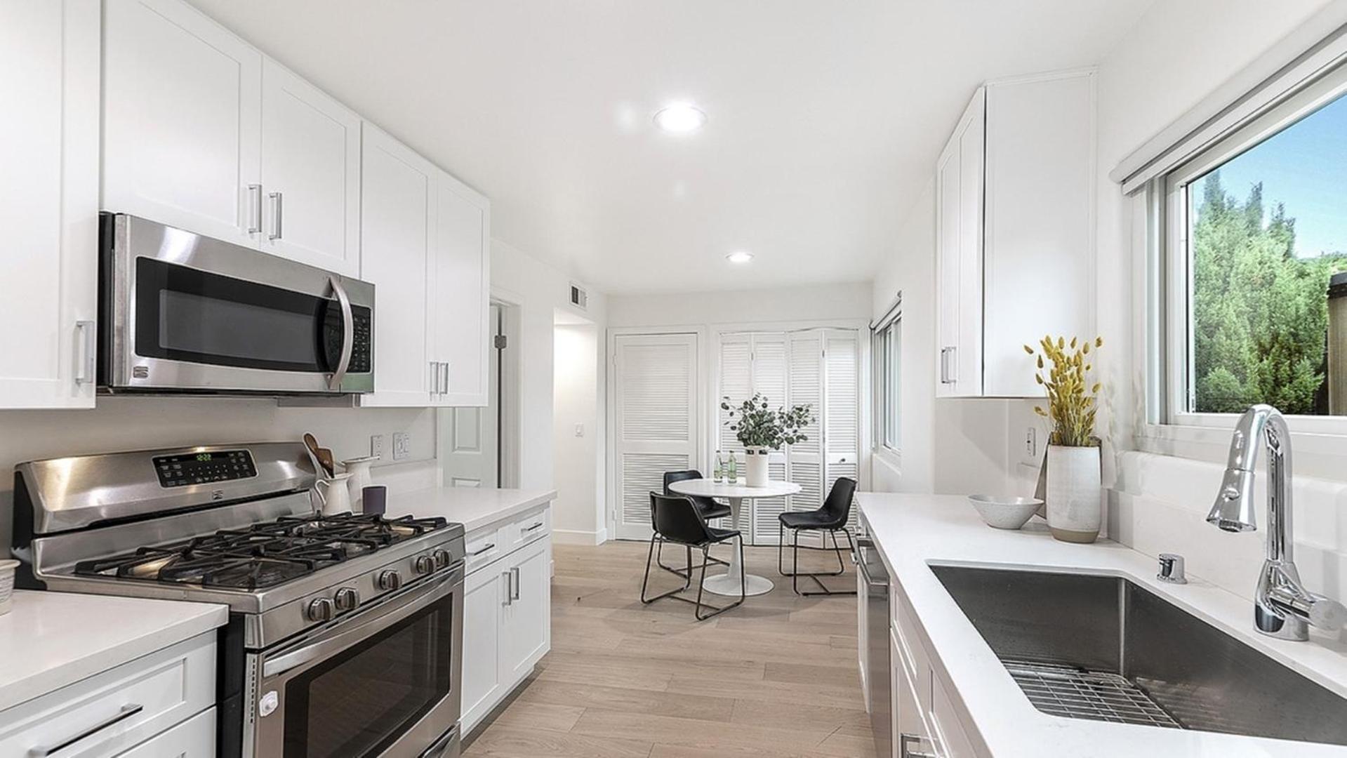 Private Rooftop 3 Bedrooms Remodeled Townhome * Los Angeles