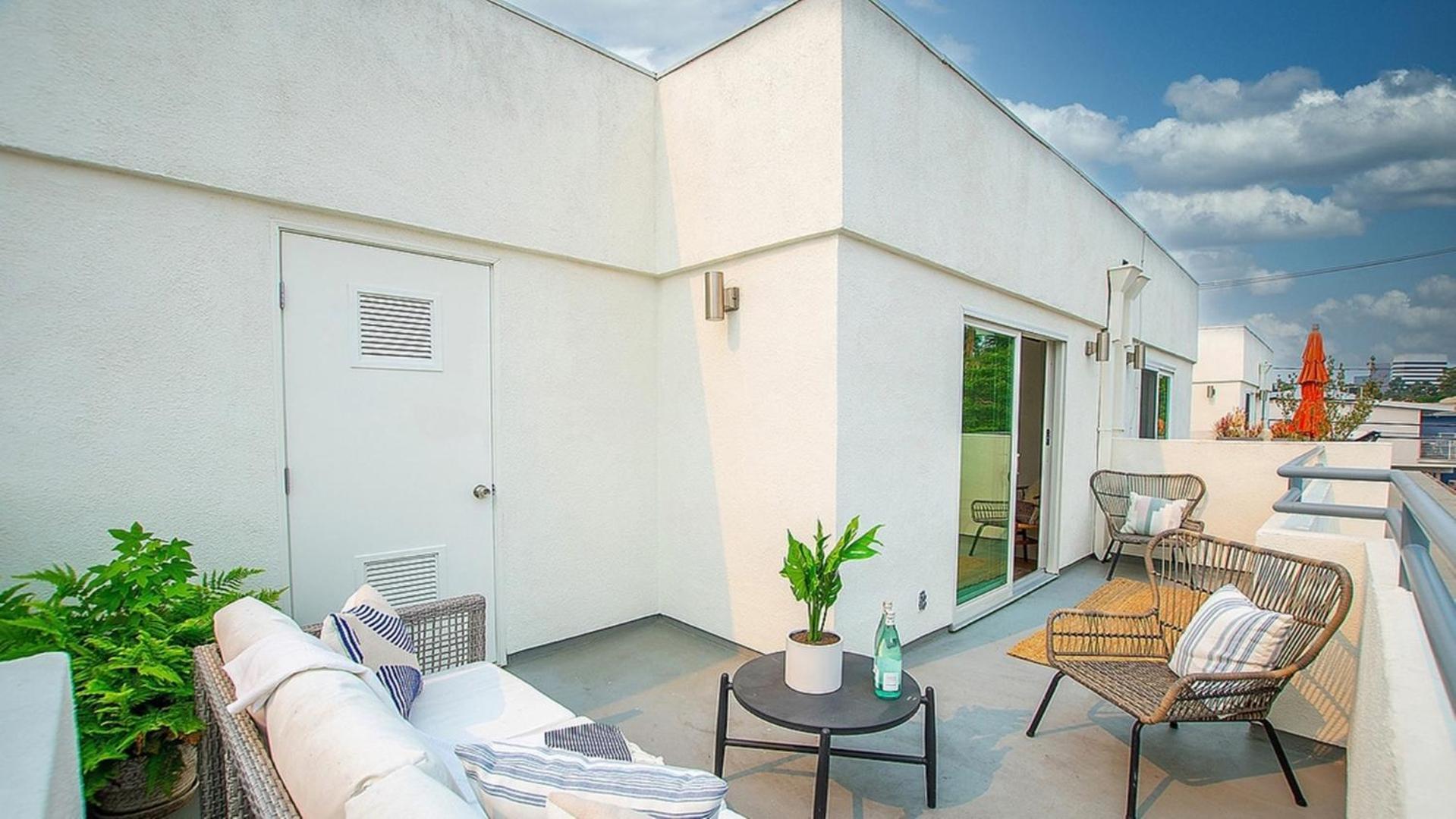 Private Rooftop 3 Bedrooms Remodeled Townhome Apartment Los Angeles