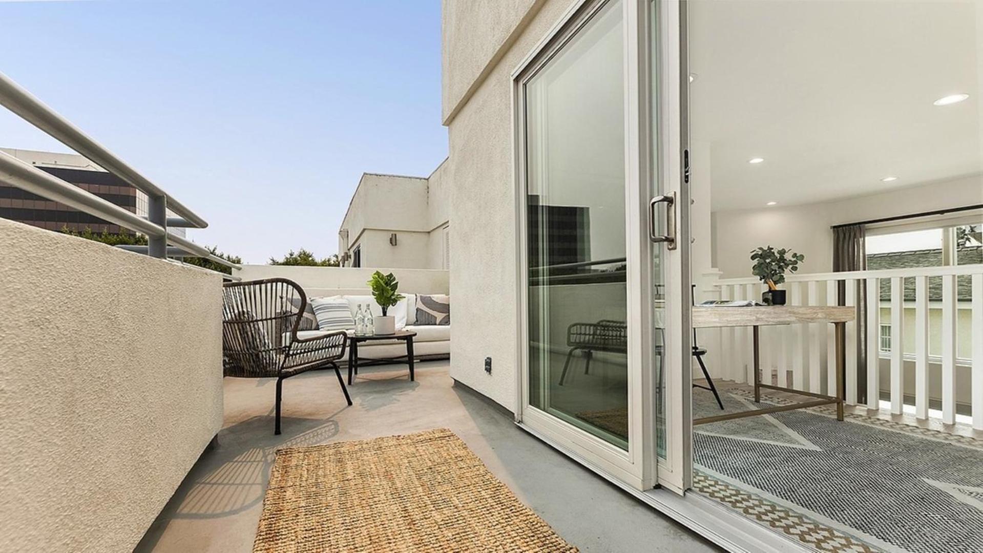 Apartment Private Rooftop 3 Bedrooms Remodeled Townhome Los Angeles