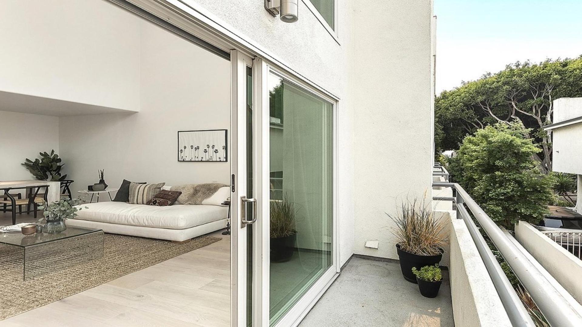 Private Rooftop 3 Bedrooms Remodeled Townhome *