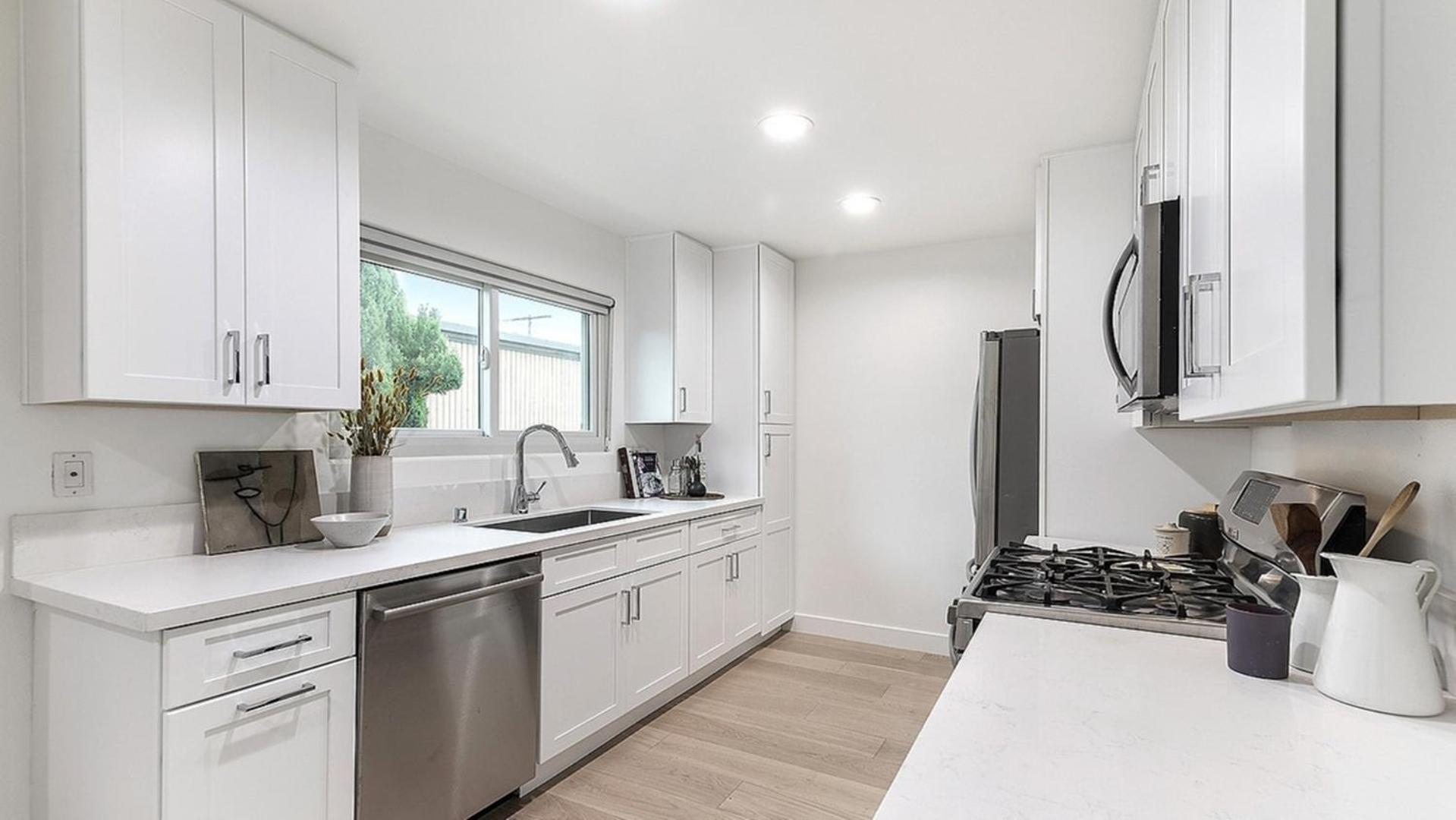 Private Rooftop 3 Bedrooms Remodeled Townhome Los Angeles