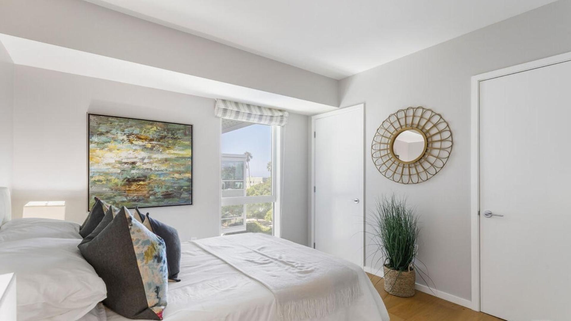 Two Bedrooms Floor To Ceiling Wrap-around Windows * Los Angeles
