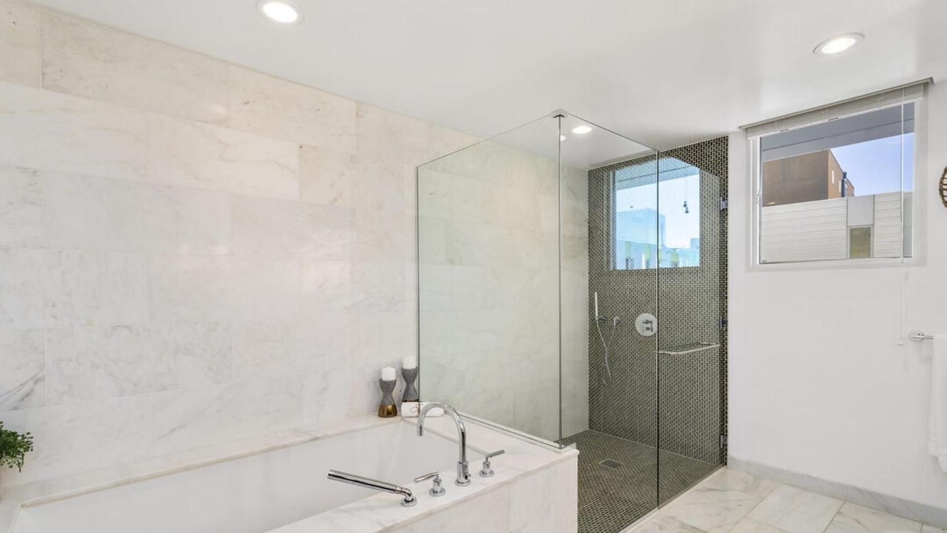 Two Bedrooms Floor To Ceiling Wrap-around Windows Apartment Los Angeles