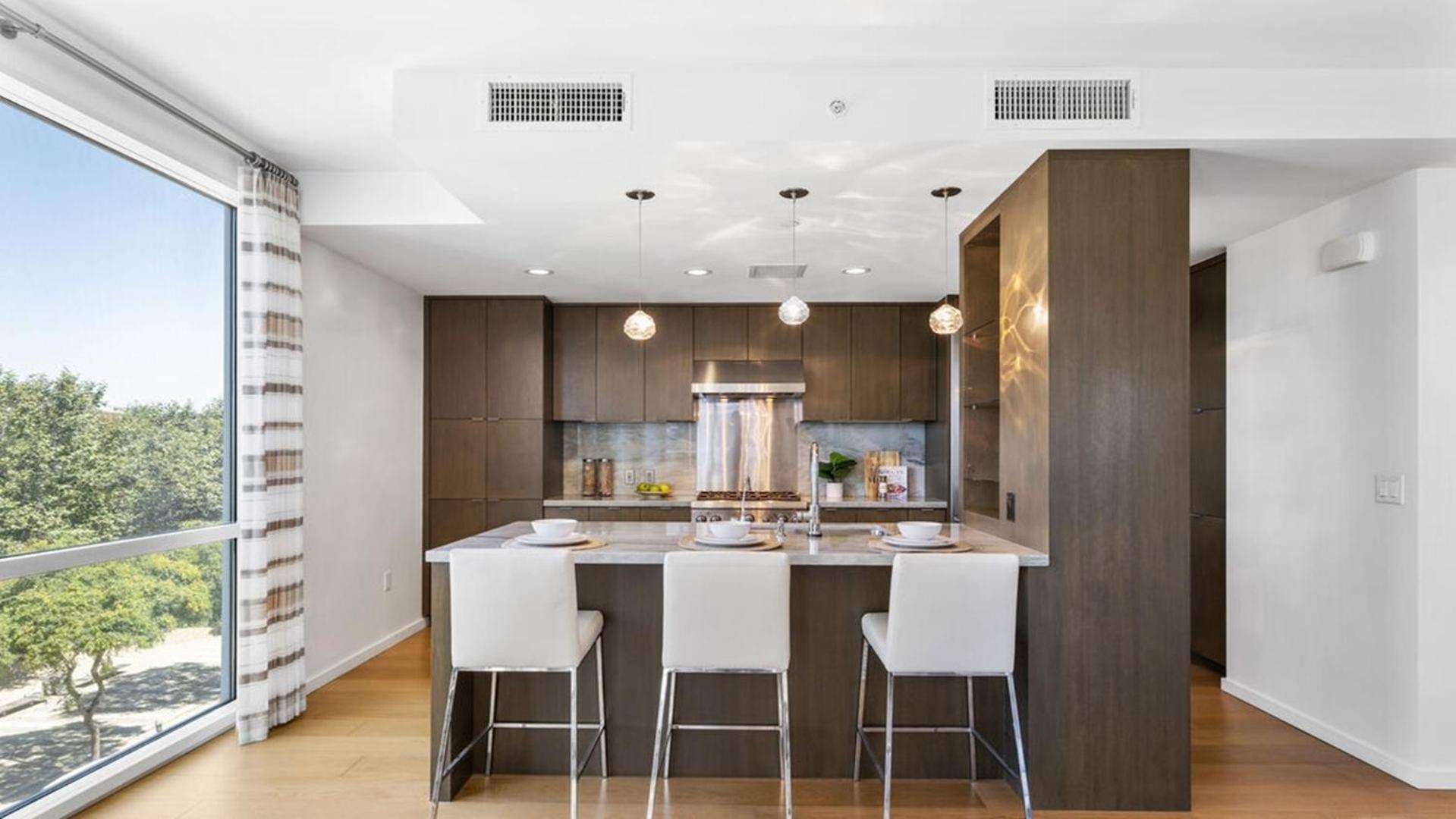 Two Bedrooms Floor To Ceiling Wrap-around Windows *