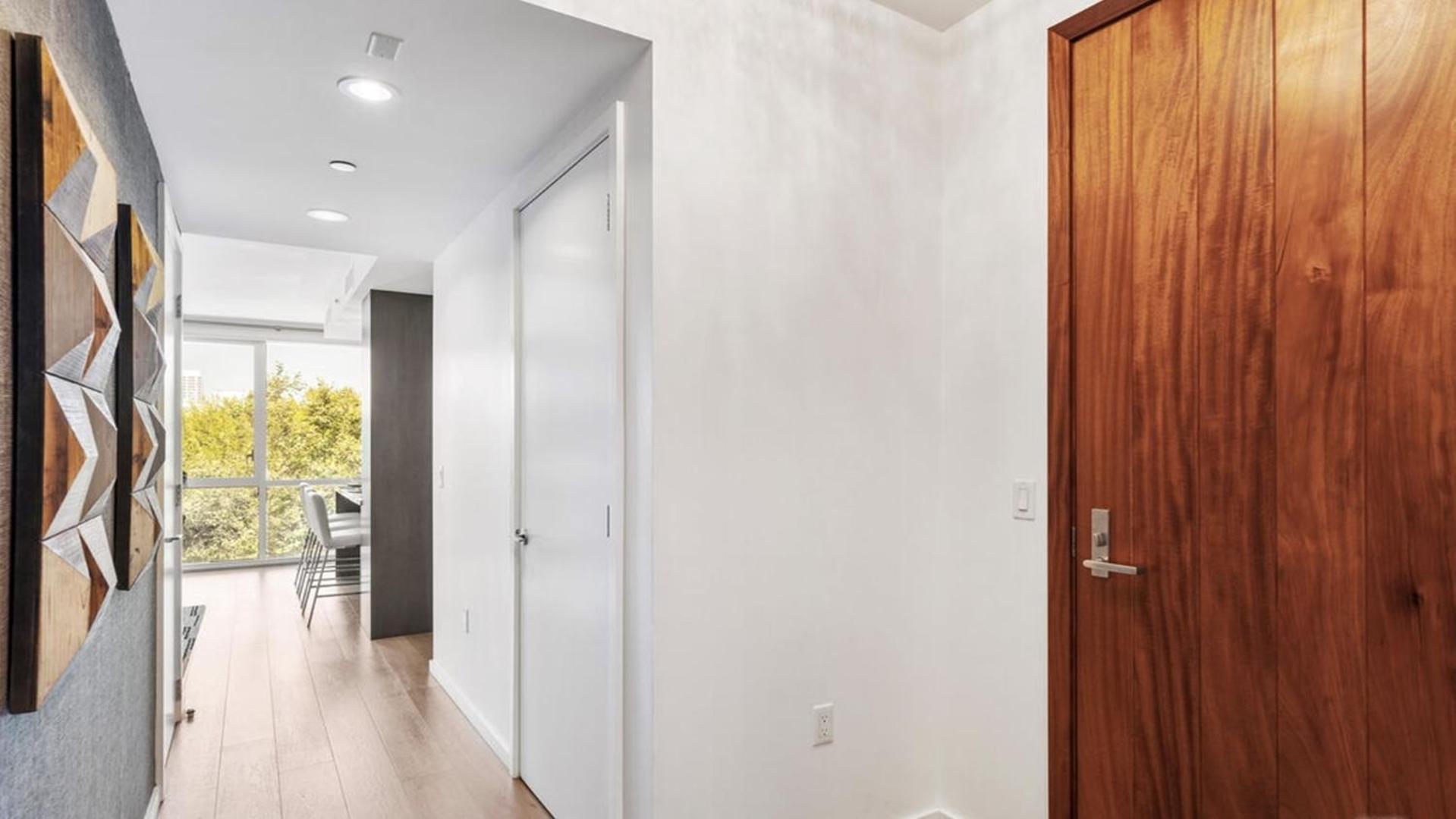 Two Bedrooms Floor To Ceiling Wrap-around Windows Los Angeles