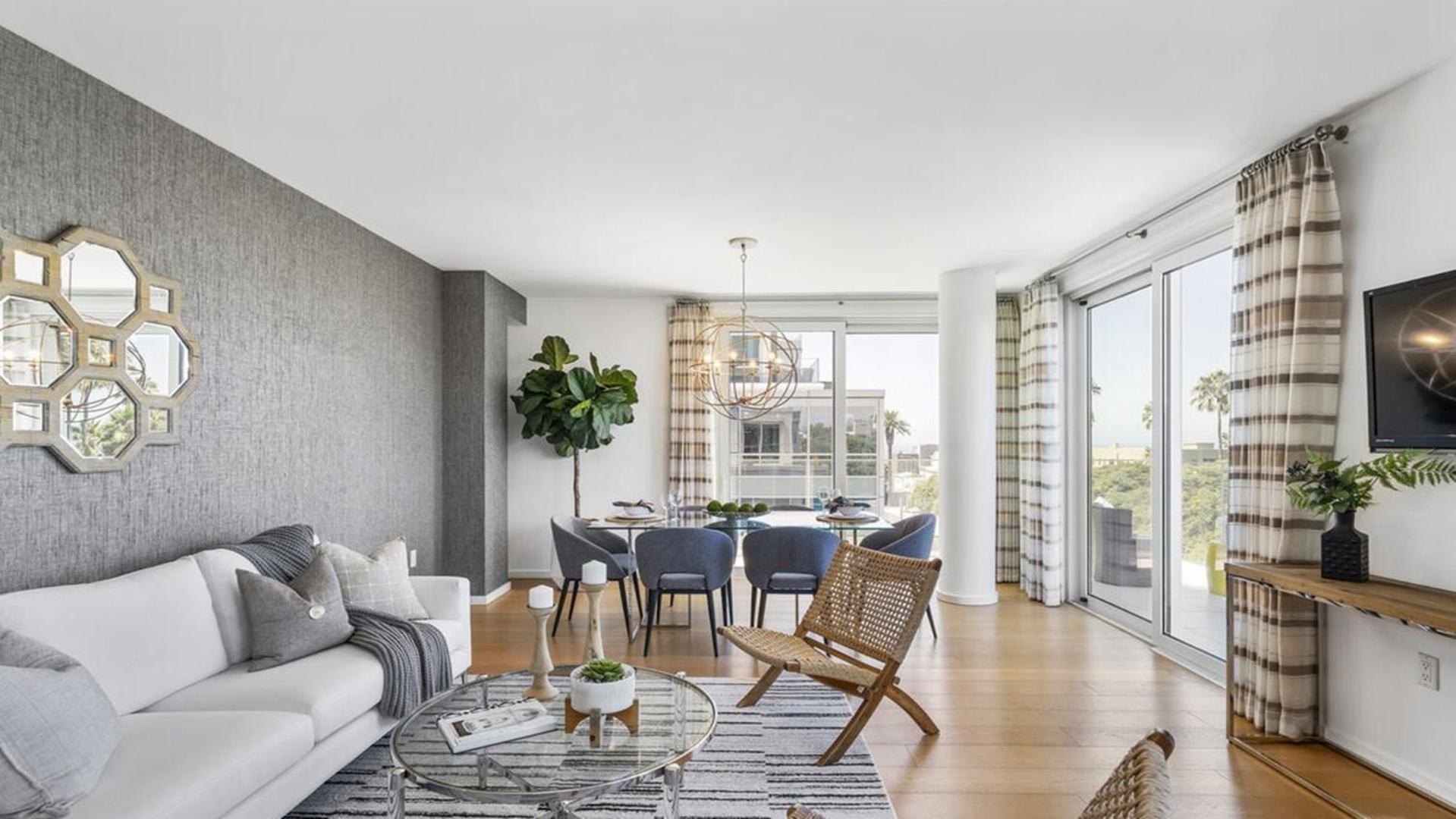 Two Bedrooms Floor To Ceiling Wrap-around Windows Apartment *