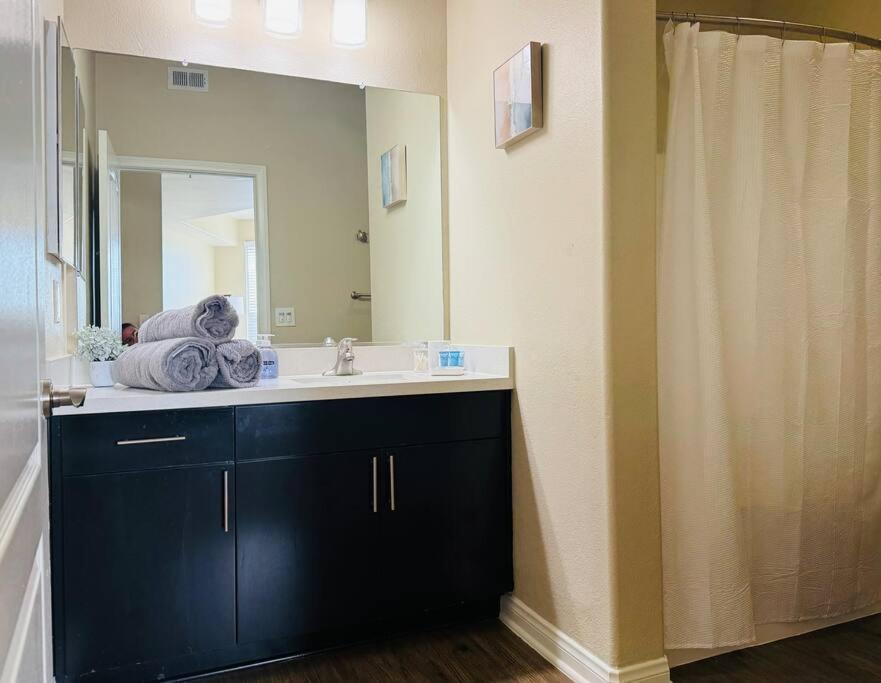 Apartment Oasis 2 Bedroom Minutes To The Marina