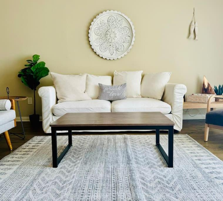 Apartment Oasis 2 Bedroom Minutes To The Marina Los Angeles