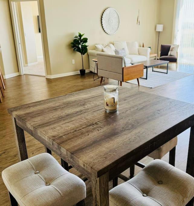 Oasis 2 Bedroom Minutes To The Marina