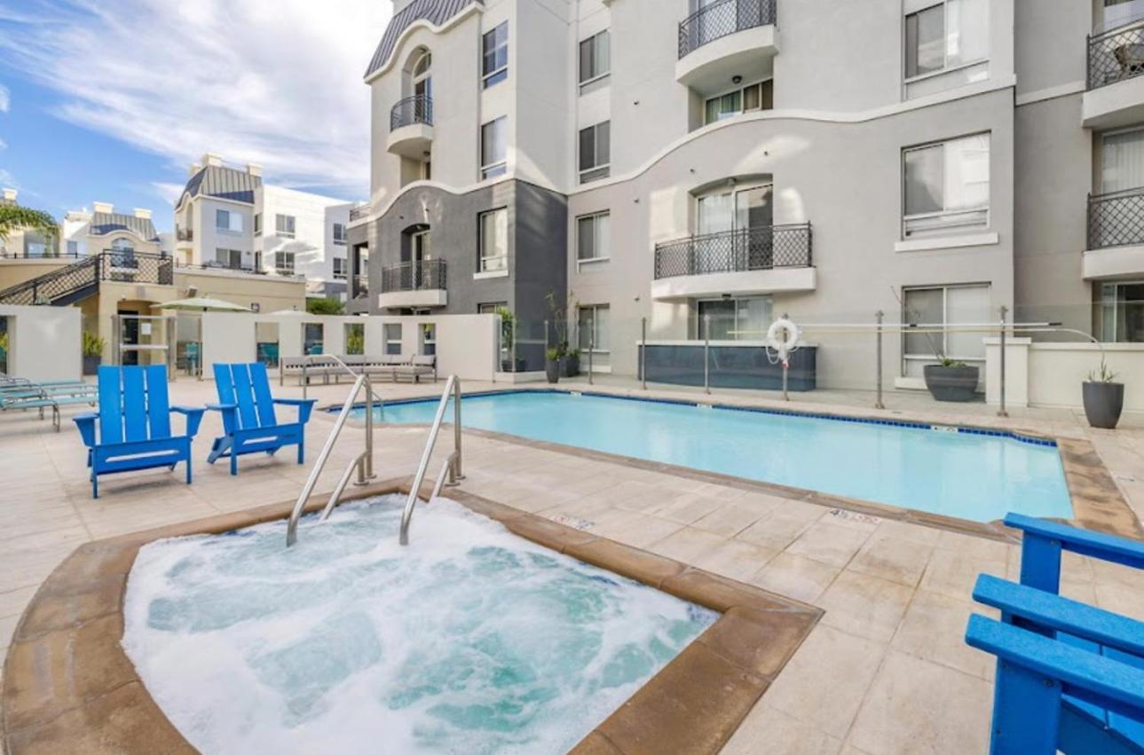 Oasis 2 Bedroom Minutes To The Marina Apartment *