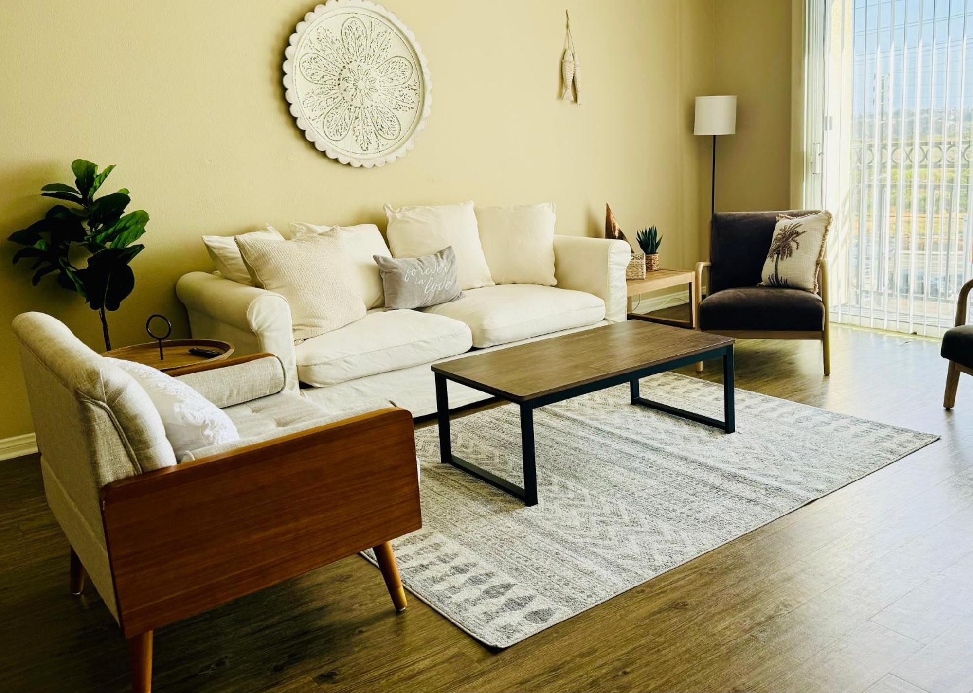 Oasis 2 Bedroom Minutes To The Marina