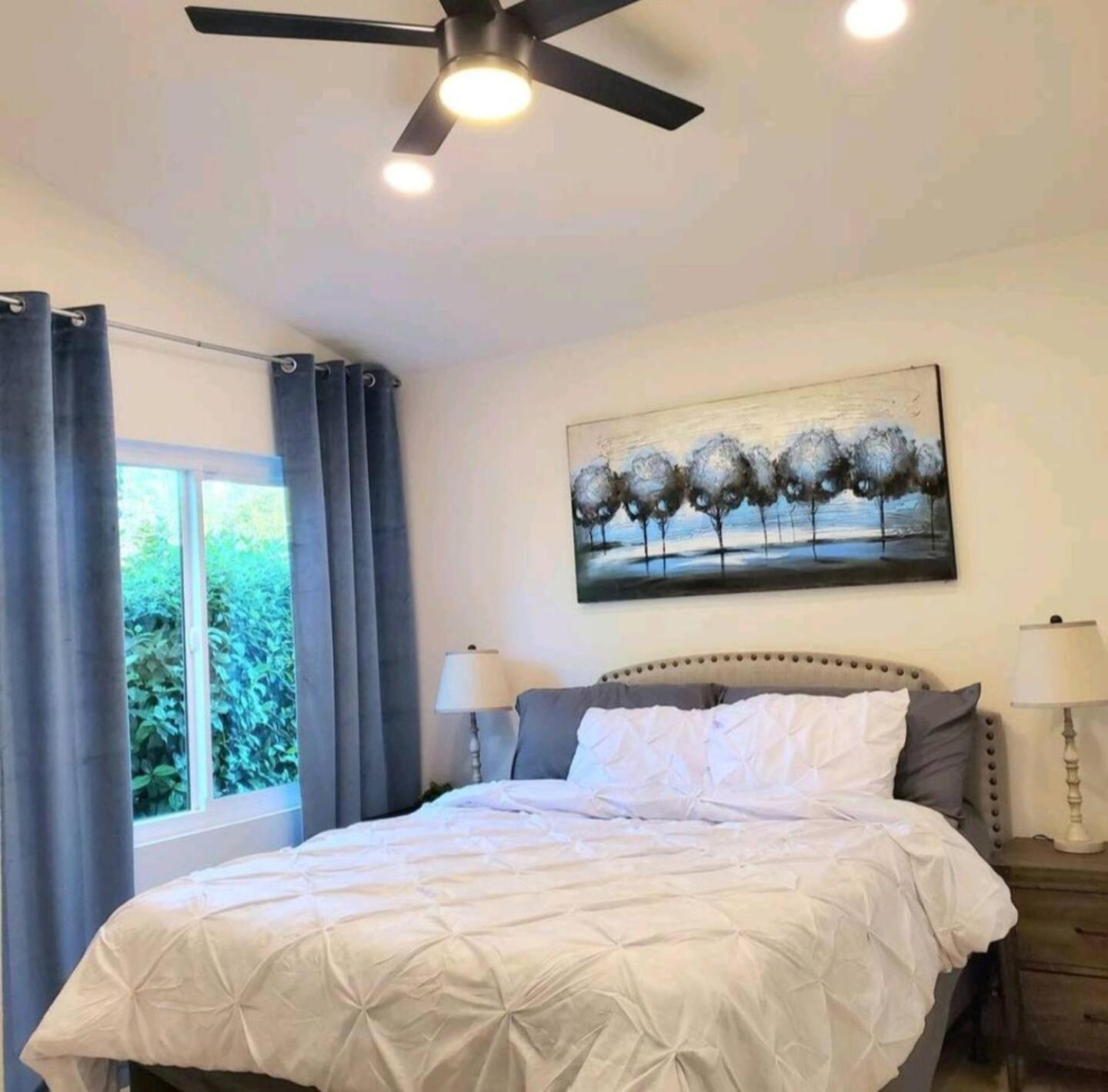 Spacious 4bed 2bath, Gated Pool, Wi-fi, Garage Holiday home Los Angeles