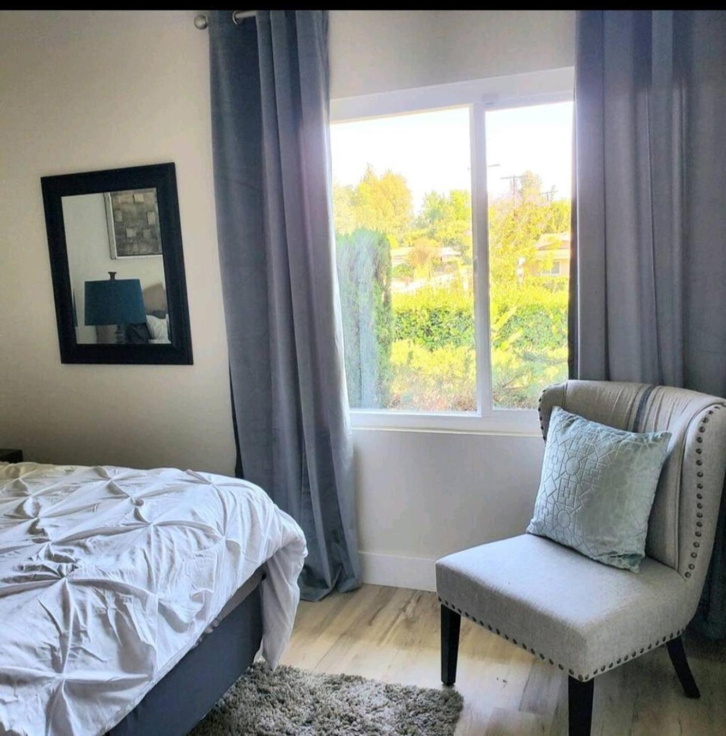 Spacious 4bed 2bath, Gated Pool, Wi-fi, Garage Los Angeles