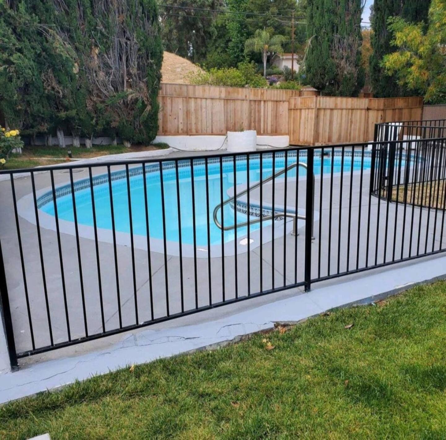Spacious 4bed 2bath, Gated Pool, Wi-fi, Garage