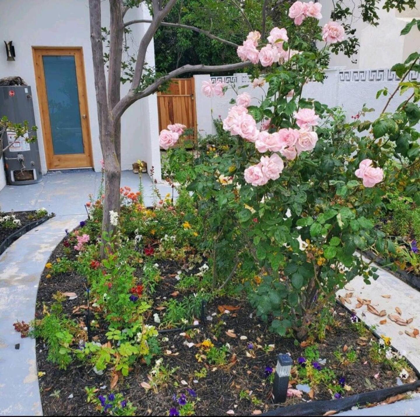 Spacious 4bed 2bath, Gated Pool, Wi-fi, Garage Los Angeles
