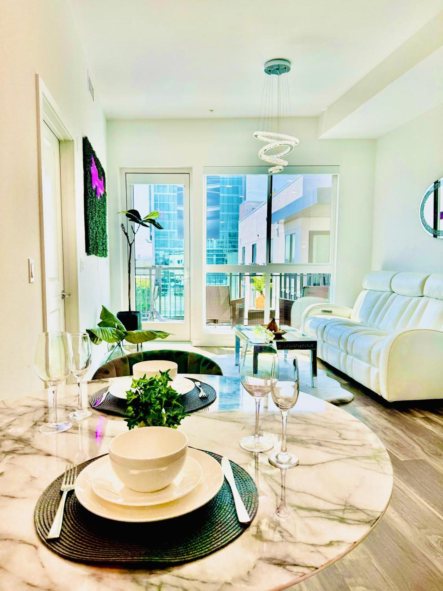 Hollywood Apartment