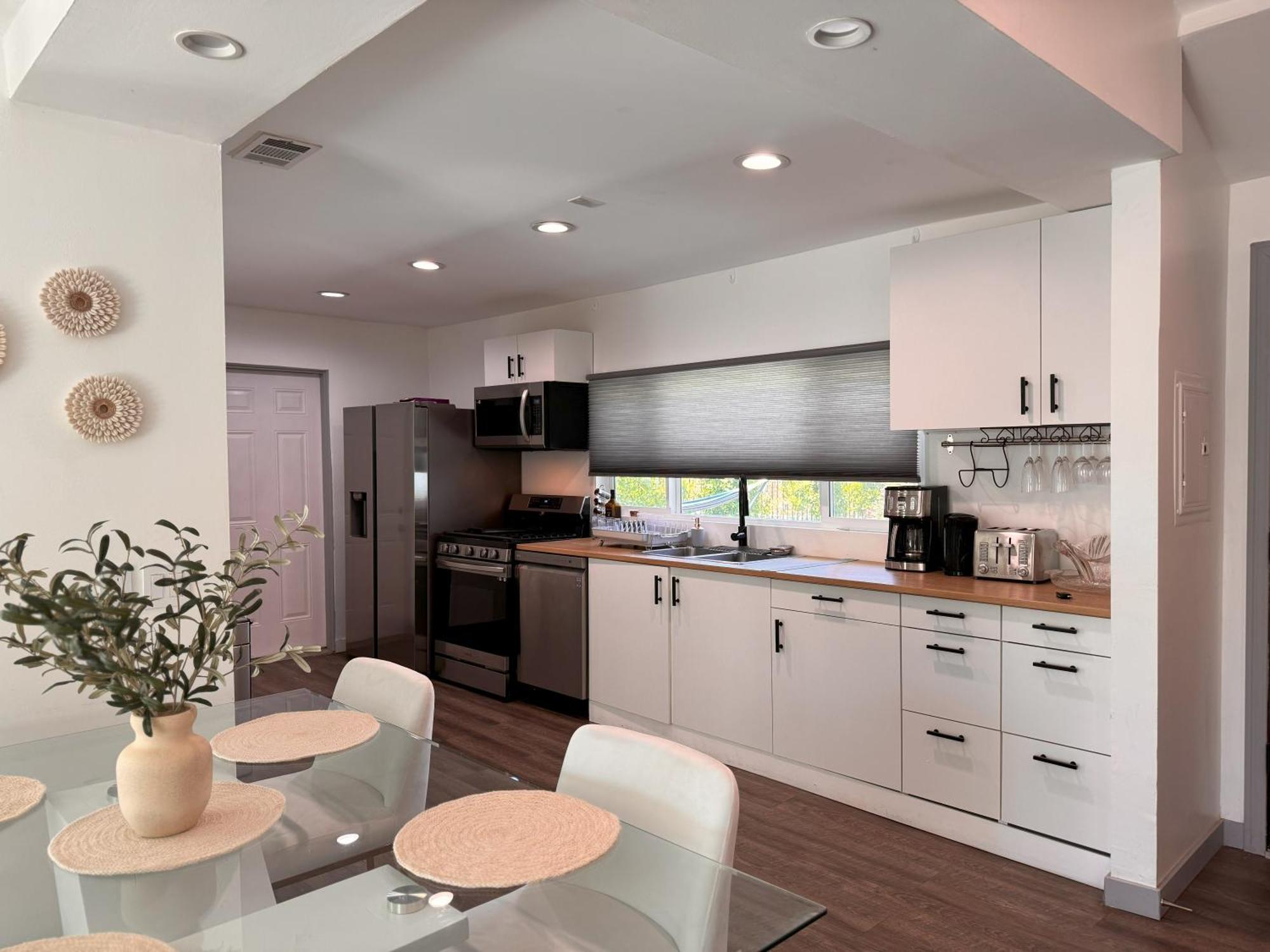 Villa Fully Remodeled 1-bedroom House With Massive Yard