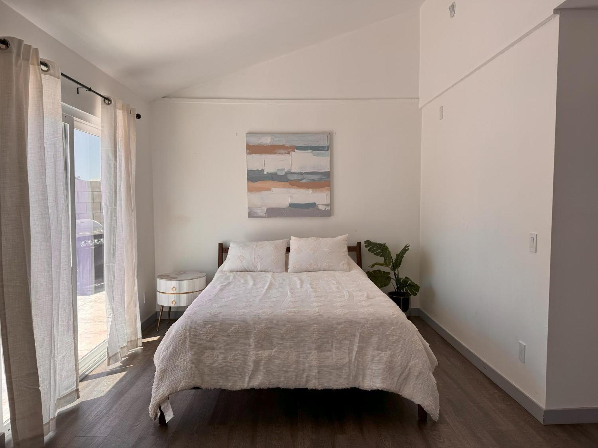 Fully Remodeled 1-bedroom House With Massive Yard Los Angeles
